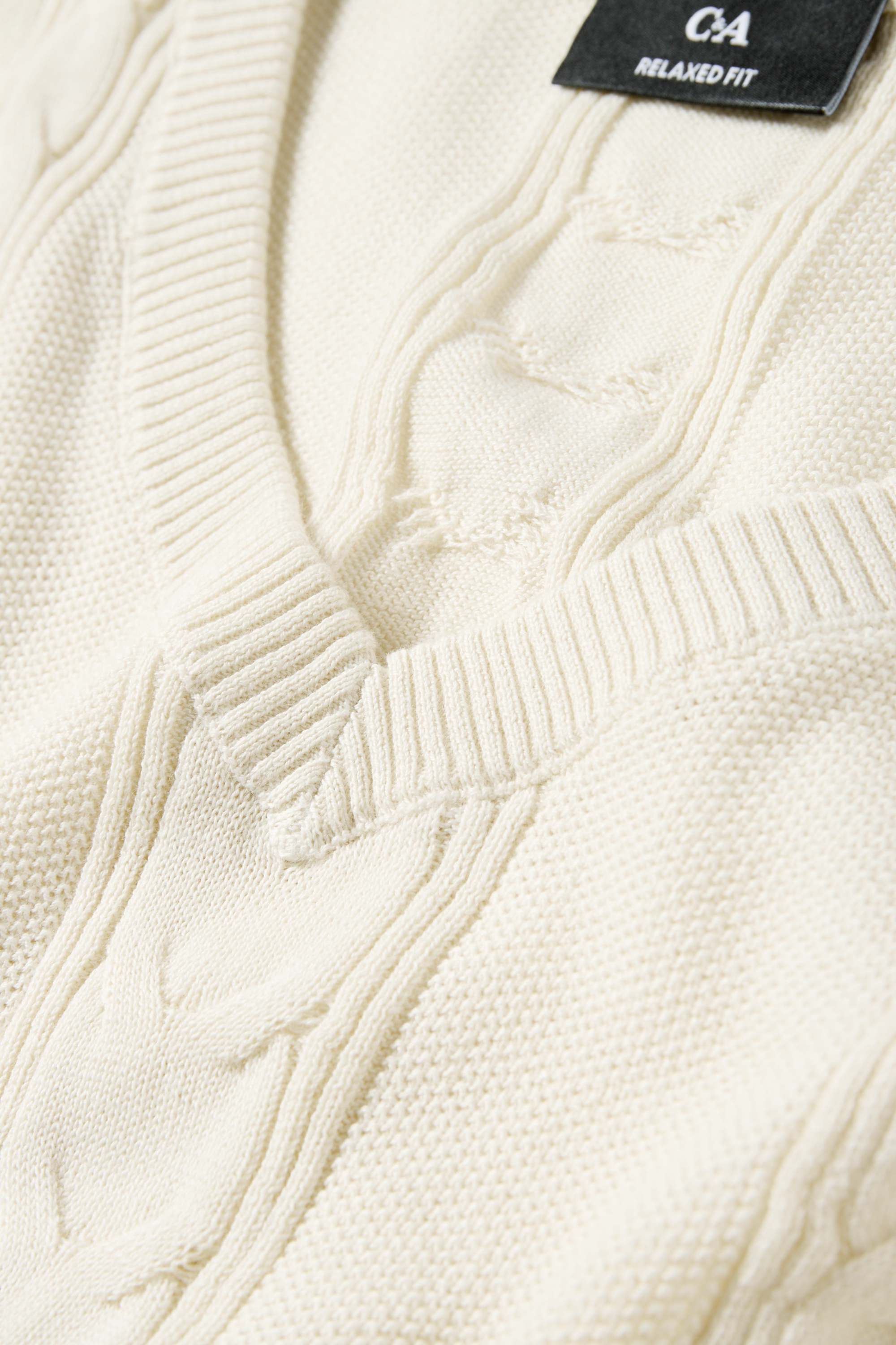 Slipover - cable knit pattern light beige