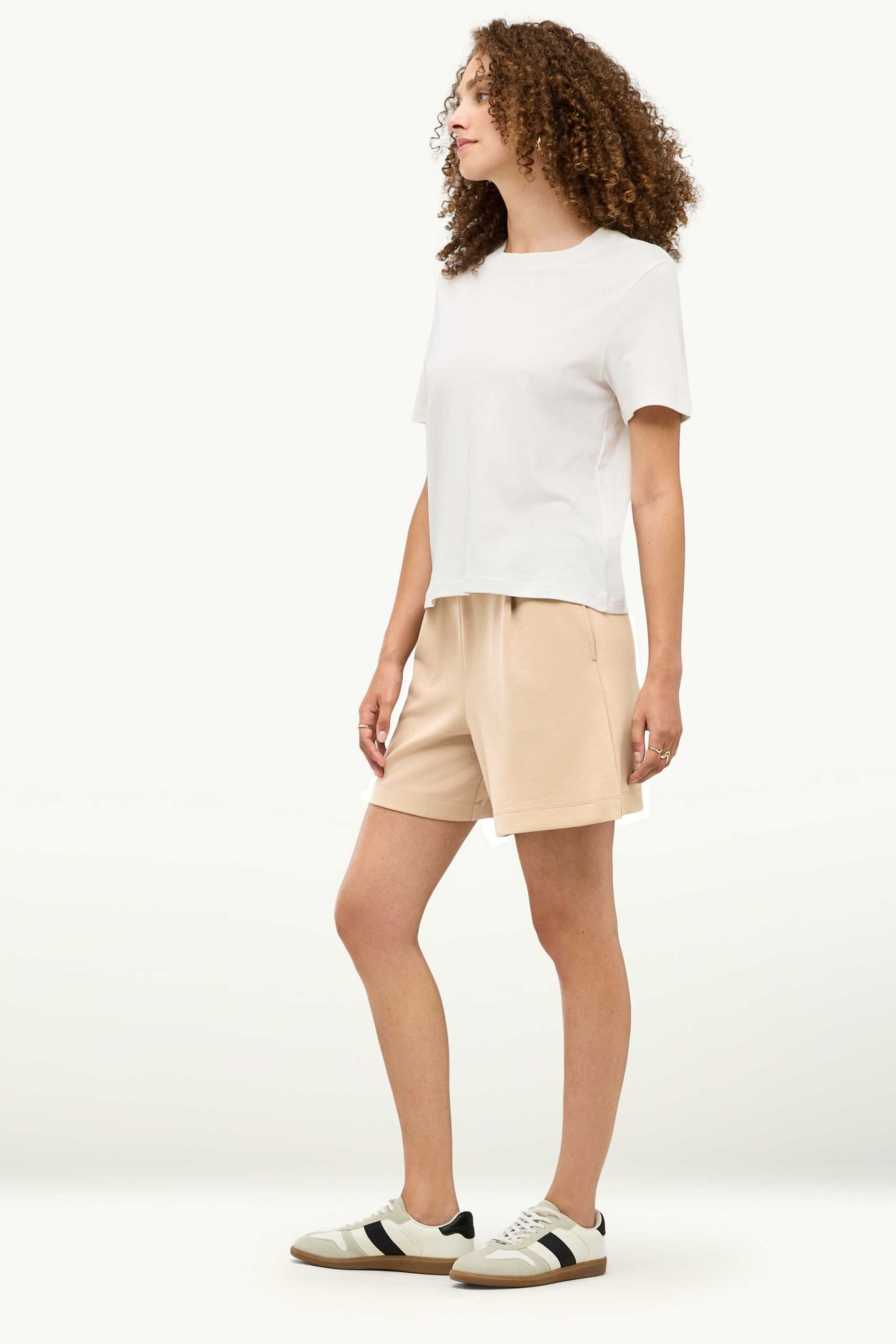Shorts - mid-rise waist beige