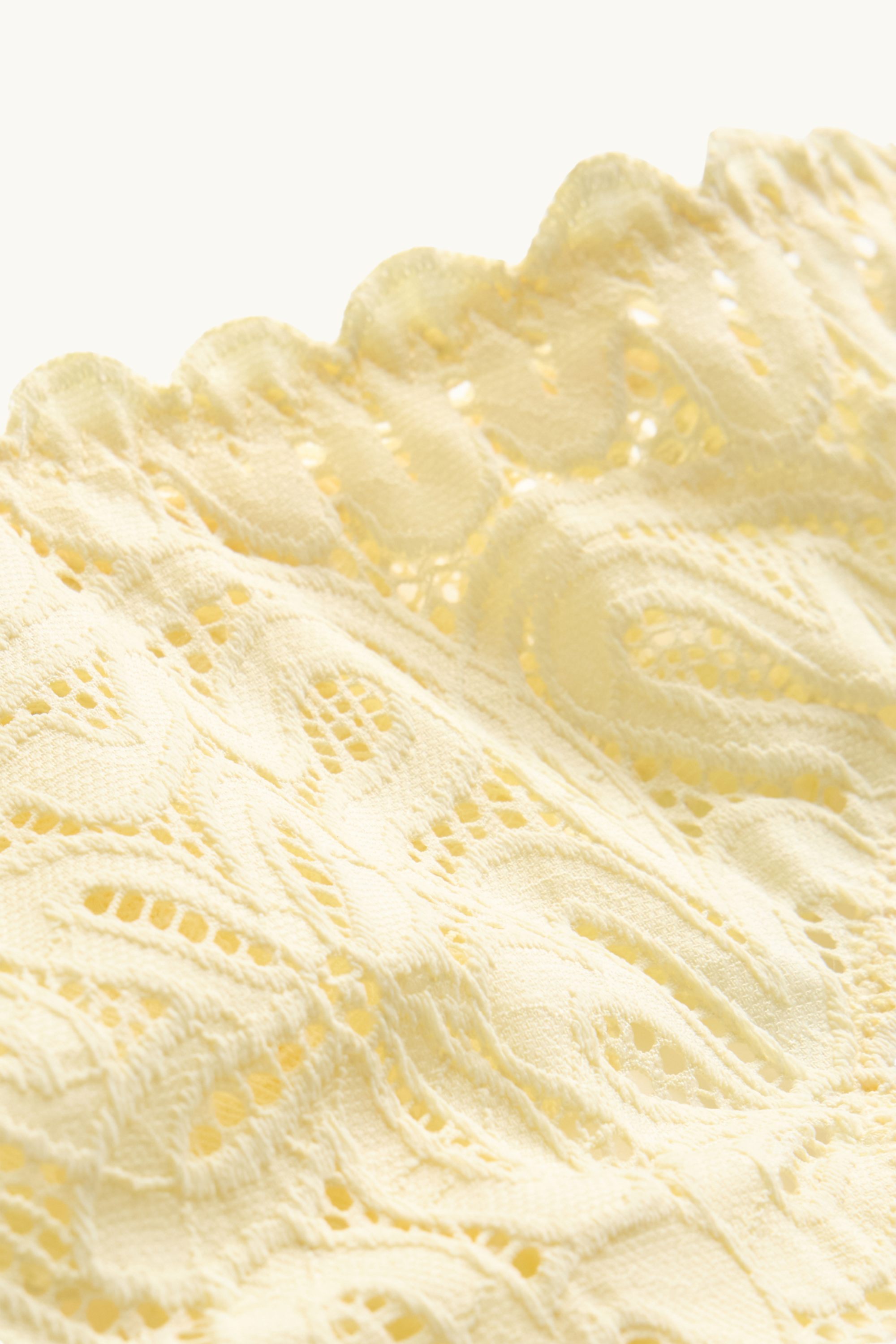Thong light yellow