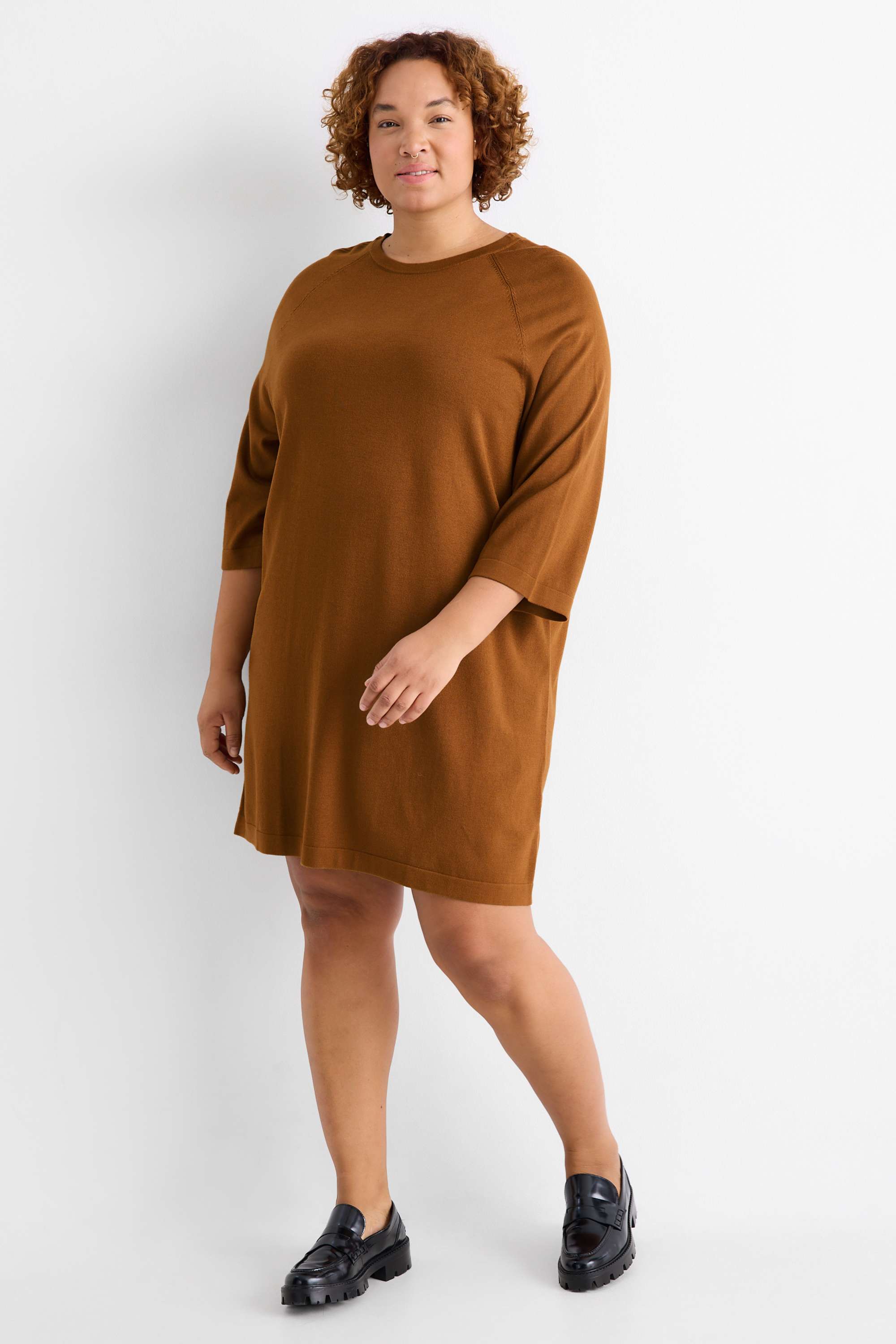 Knitted dress - straight fit brown