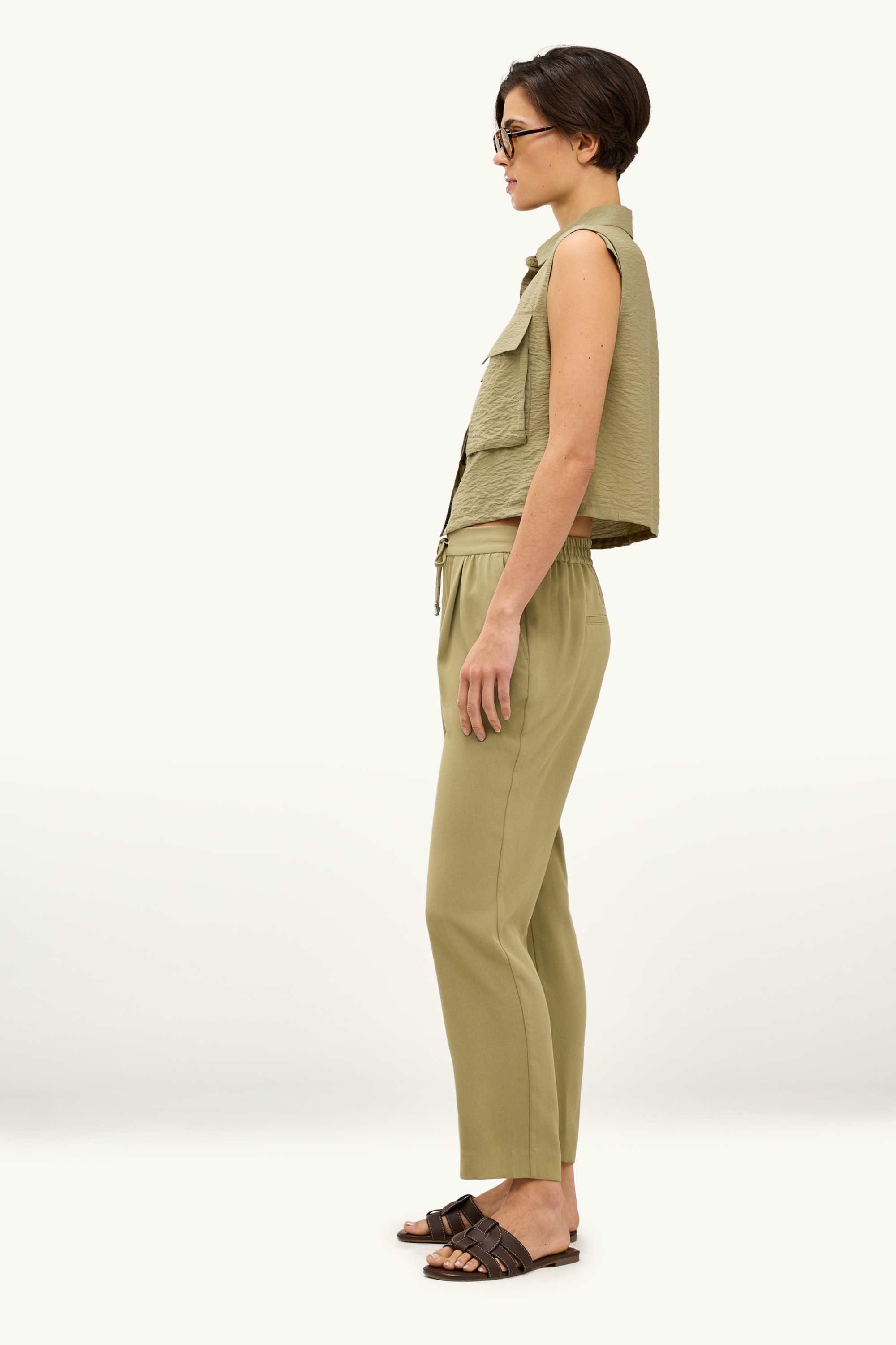 Cloth trousers - mid-rise waist - tapered leg green