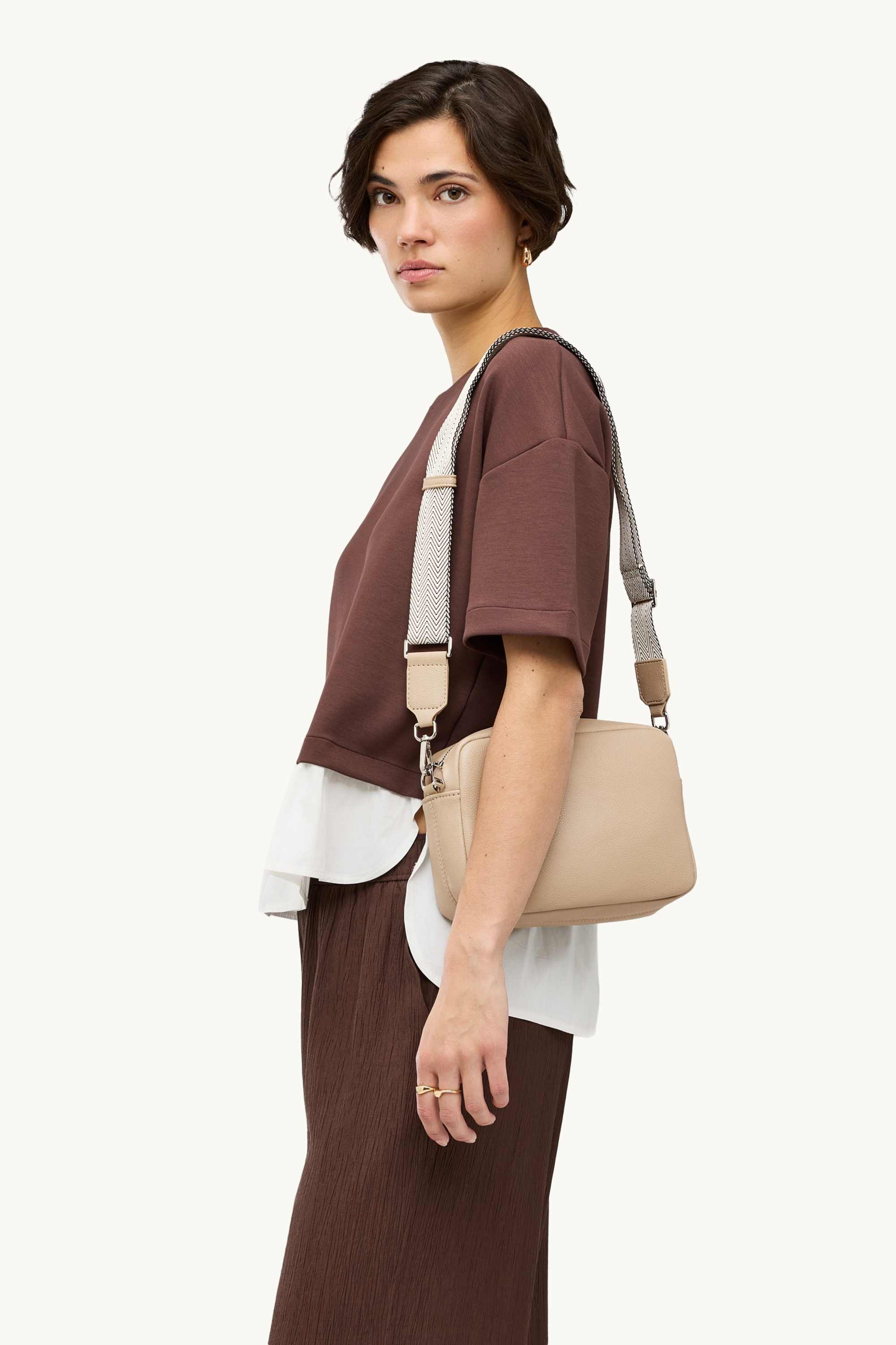 Crossbody bag with detachable bag strap - faux leather beige