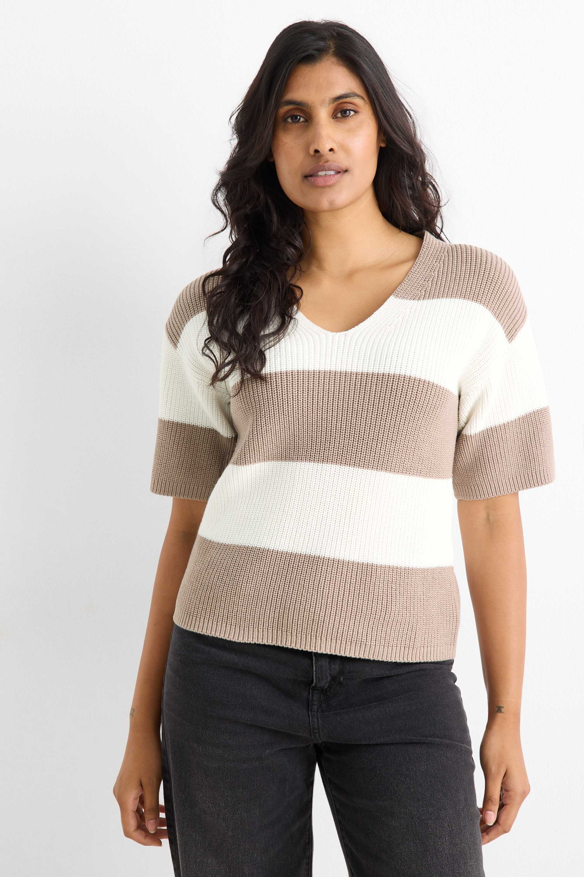 Knitted jumper - short sleeve - ribbed - striped white / beige