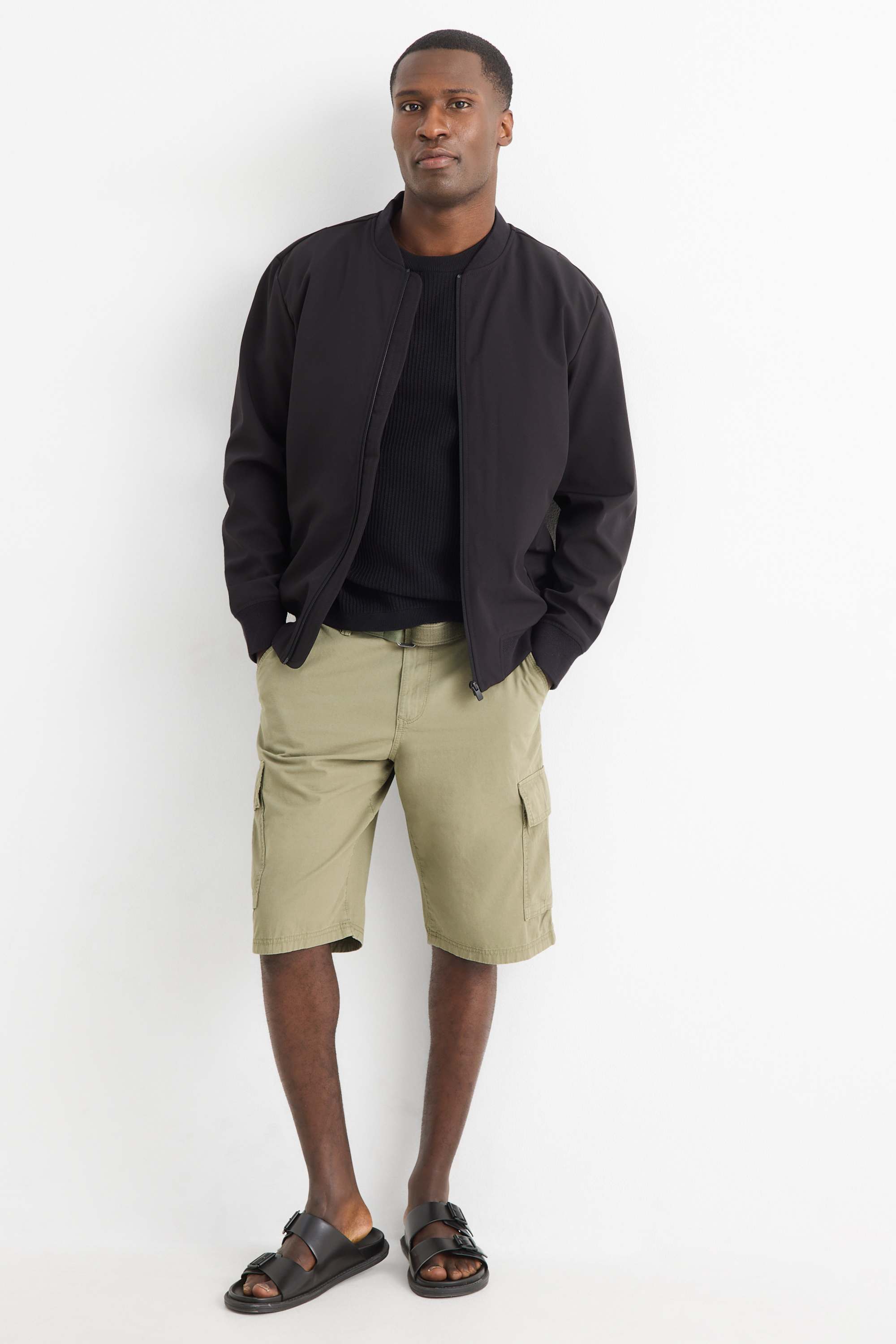 Cargo shorts with belt green