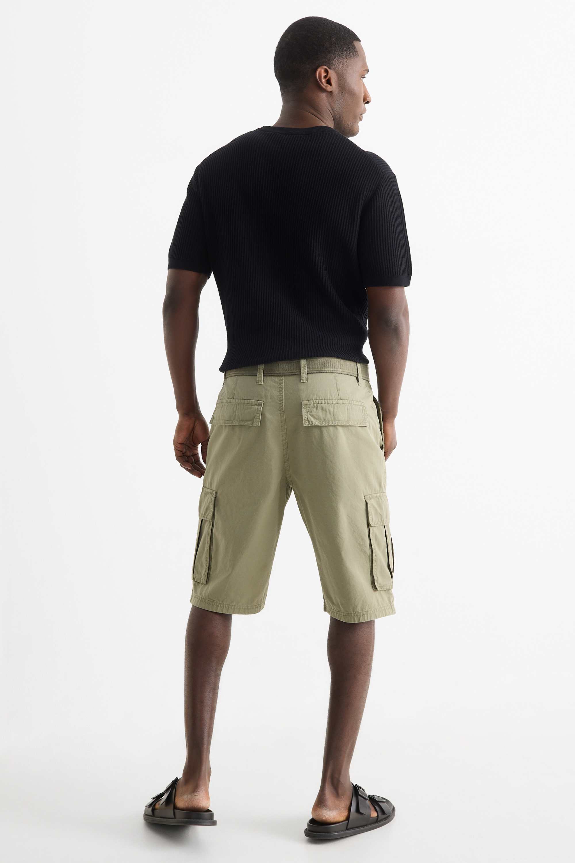 Cargo shorts with belt green