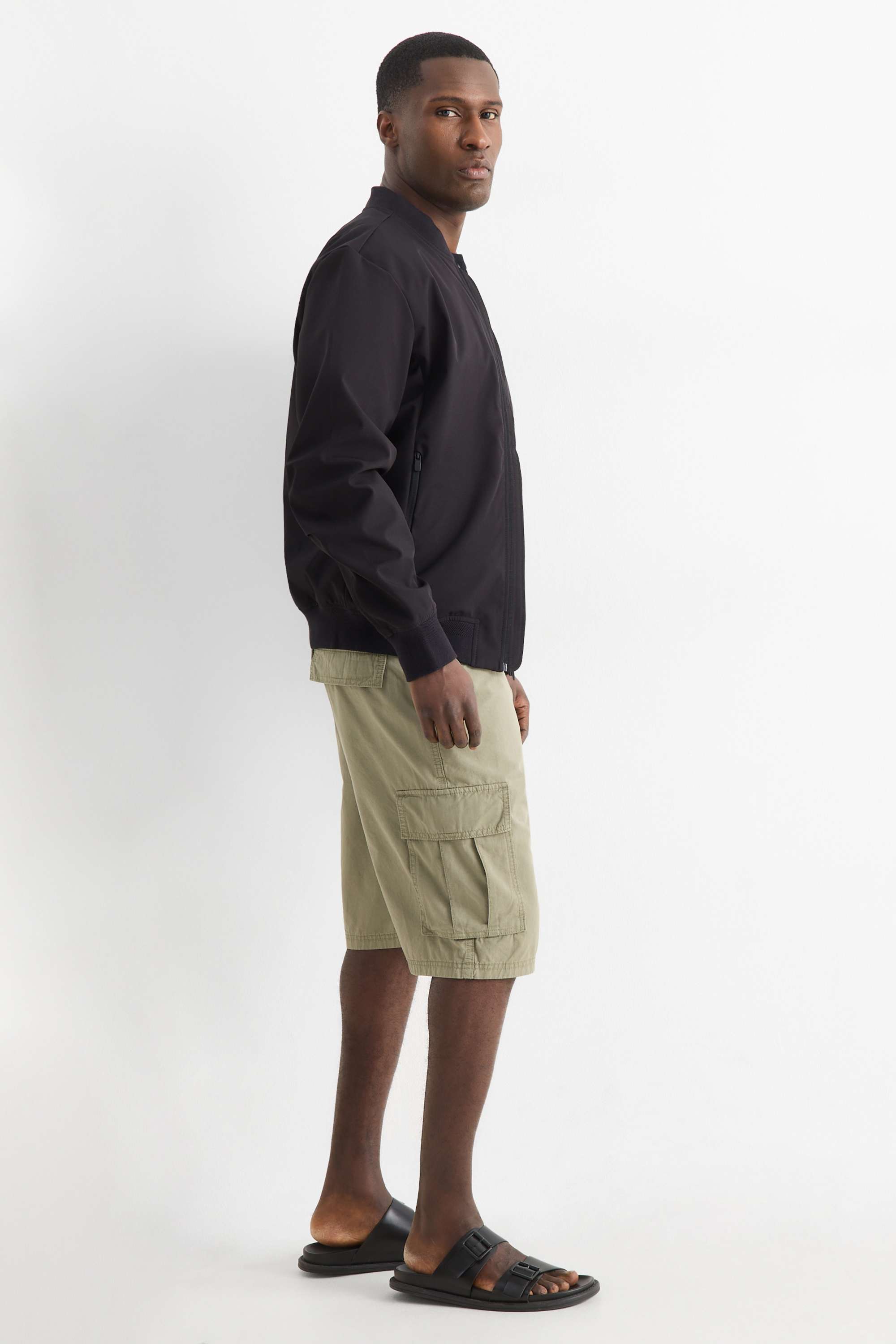 Cargo shorts with belt green