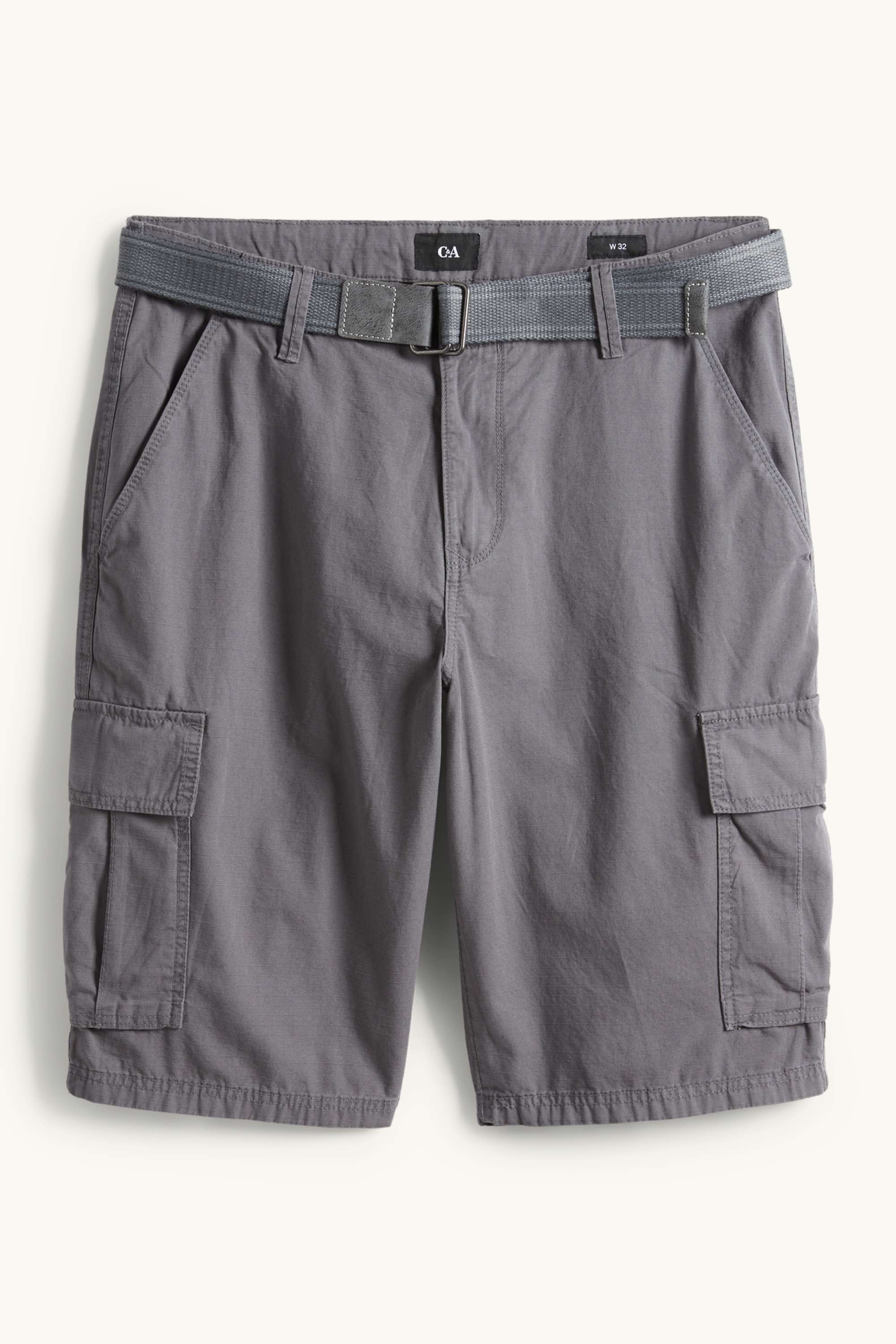 Cargo shorts with belt gray