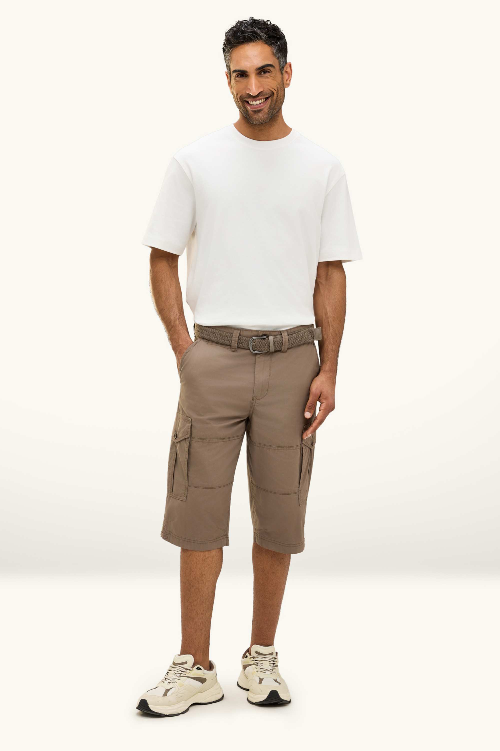 Cargo Bermuda shorts with belt brown
