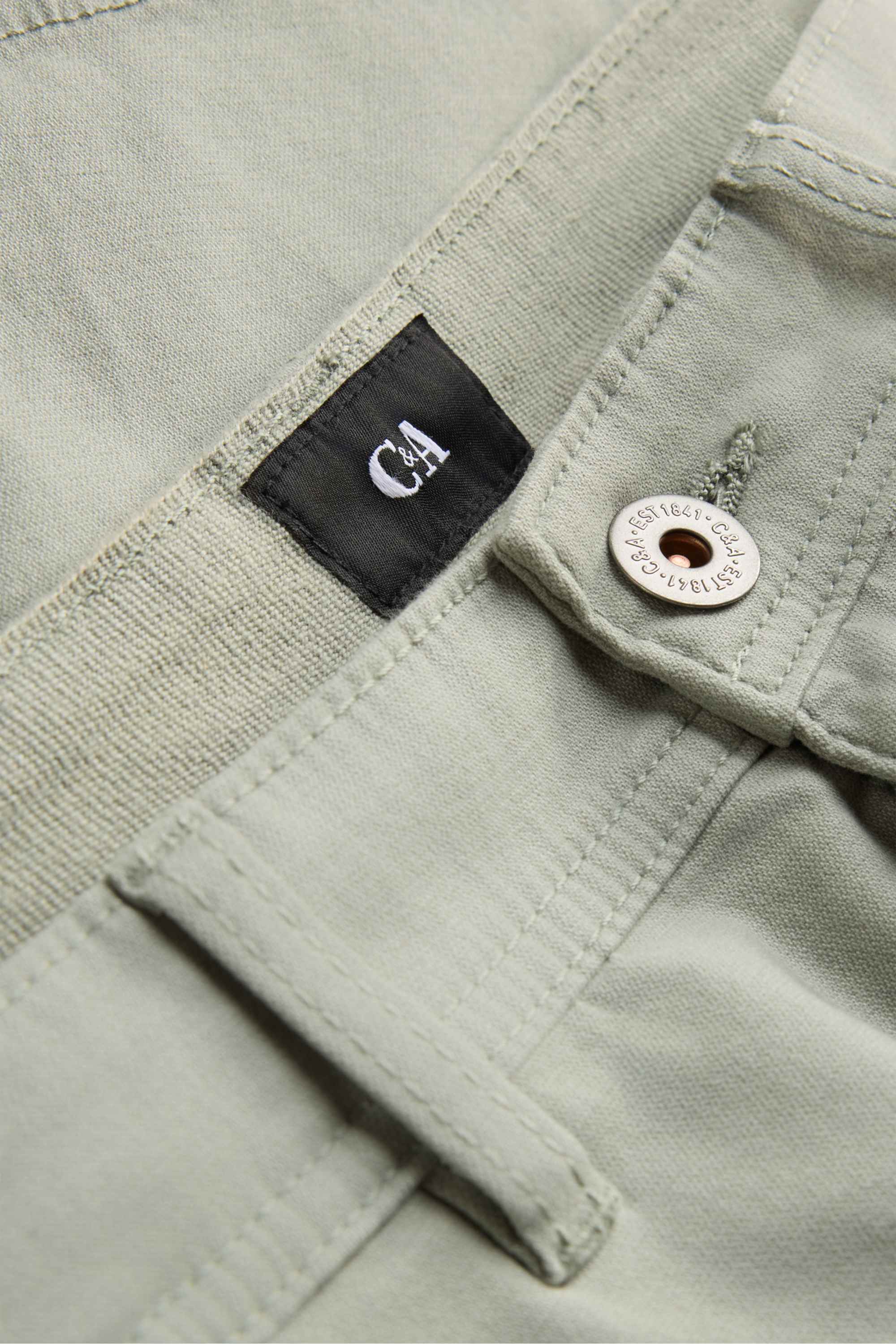 Cargo shorts light green
