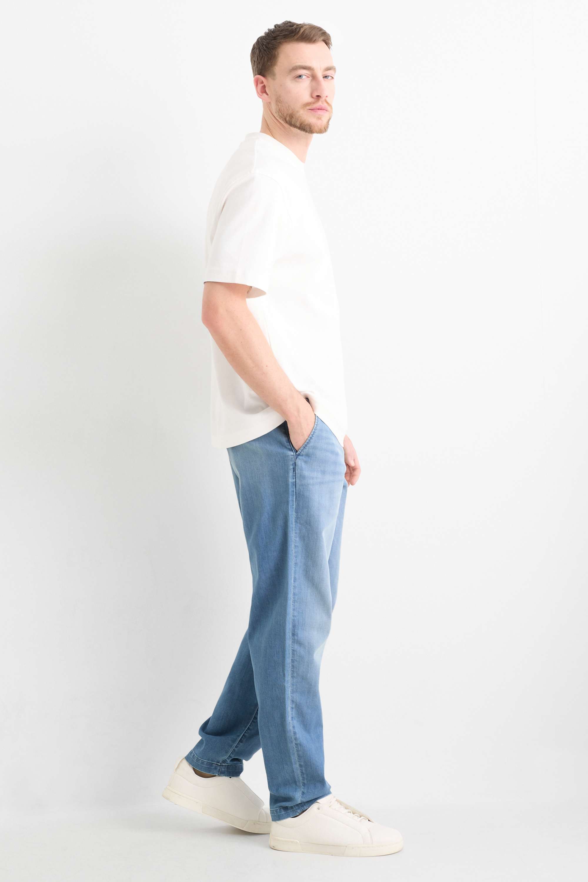 Chino jeans- tapered fit light blue