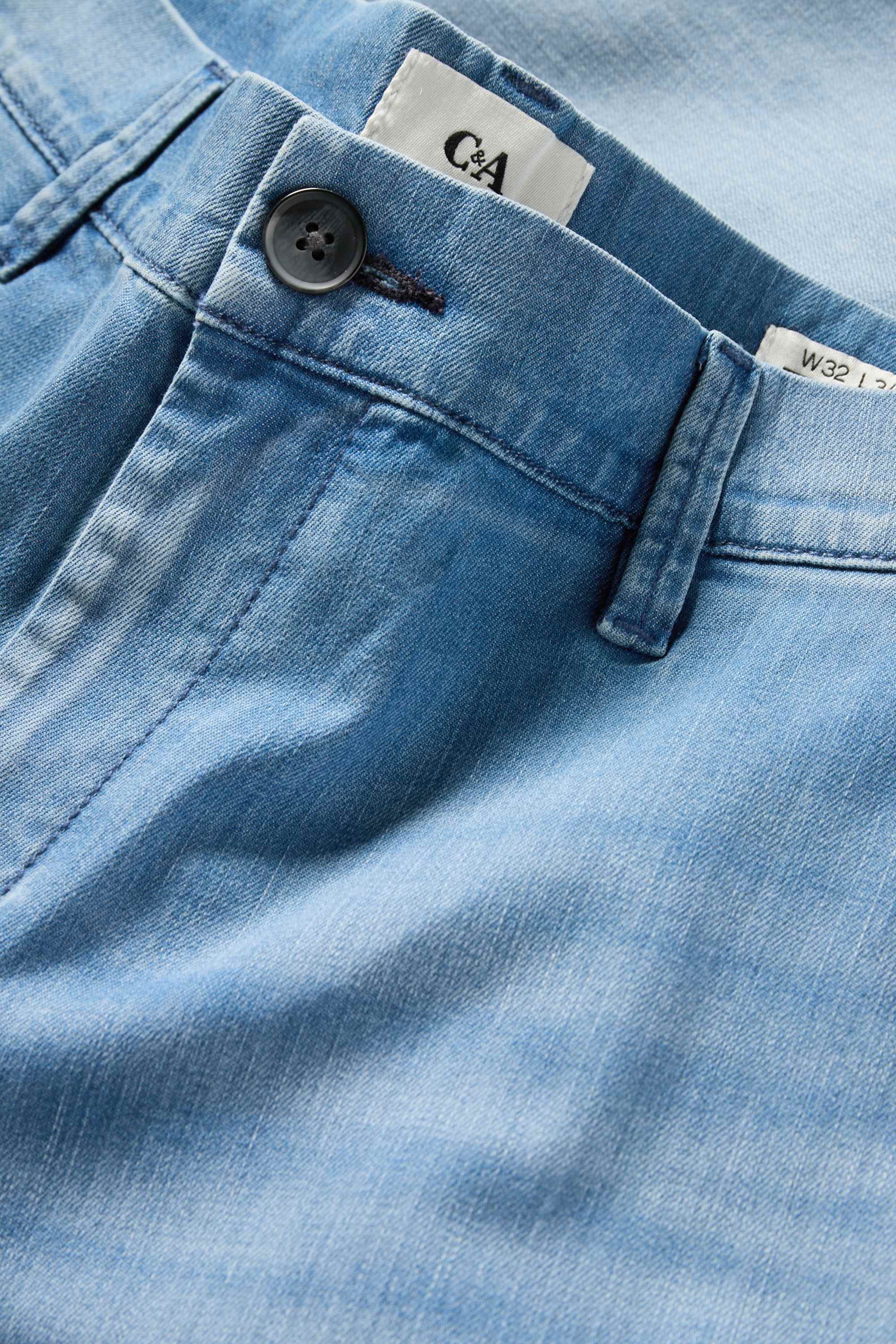 Chino jeans- tapered fit light blue