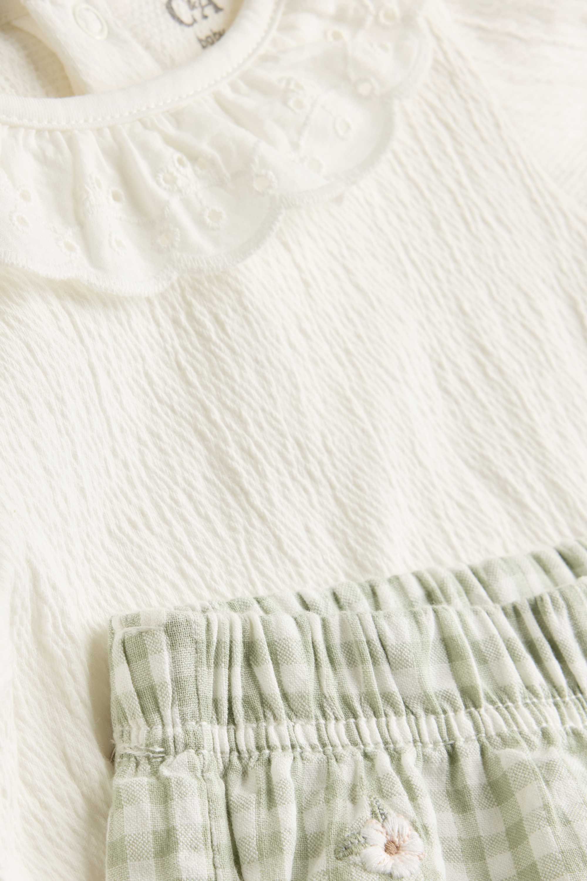 Floral - baby outfit - 3 piece white / green