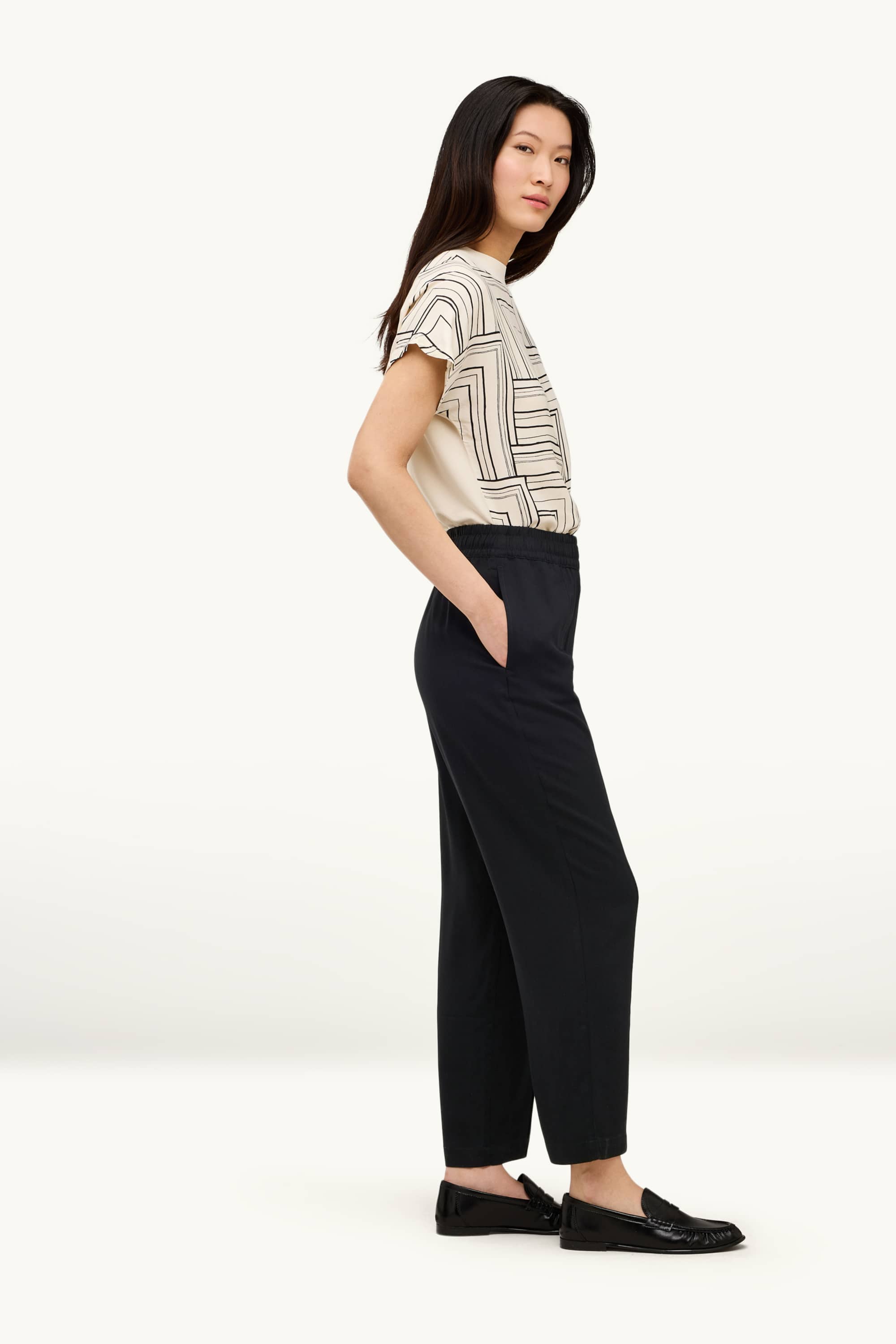 Cloth trousers - mid-rise waist - straight leg black