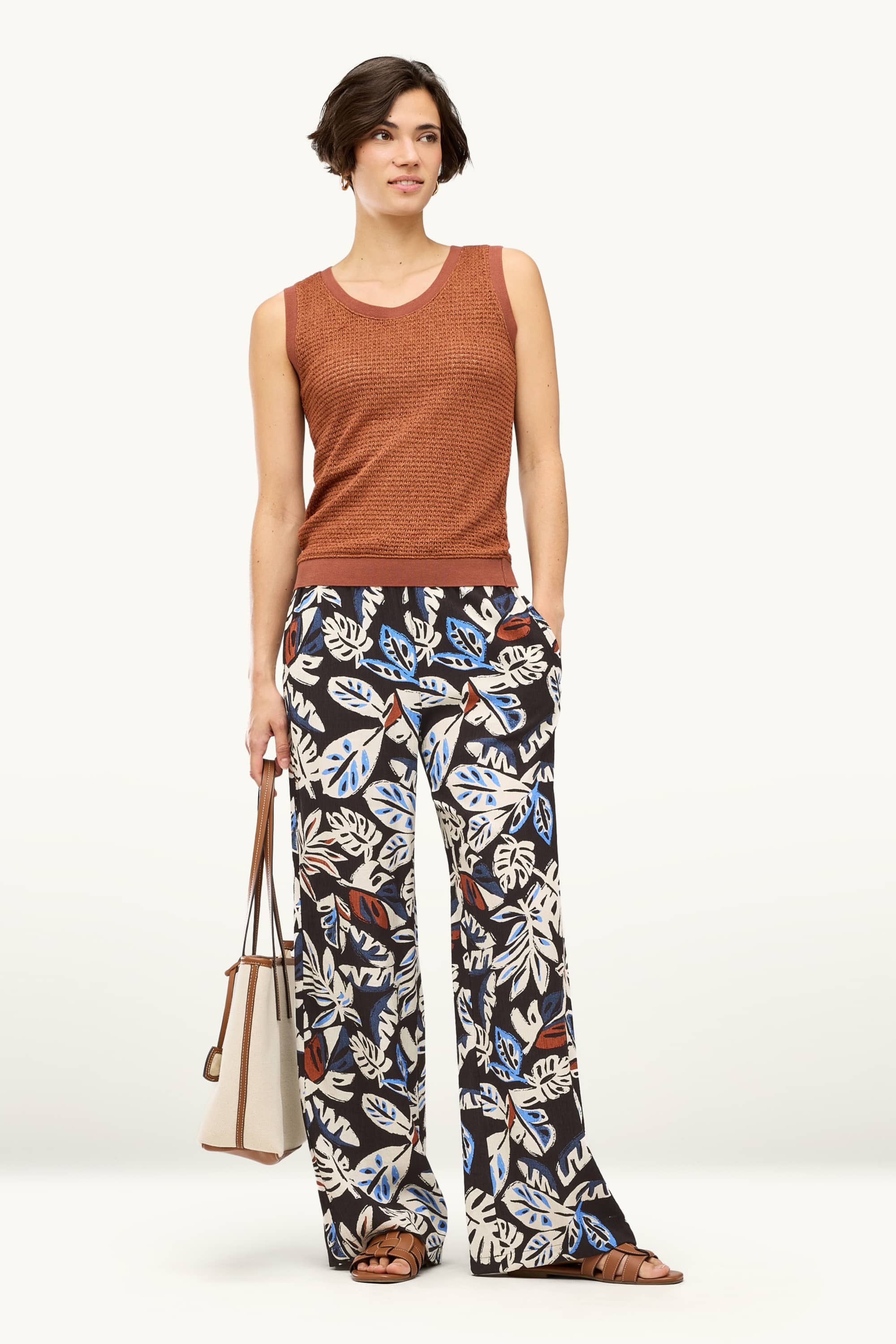 Cloth trousers - mid-rise waist - wide leg - patterned black