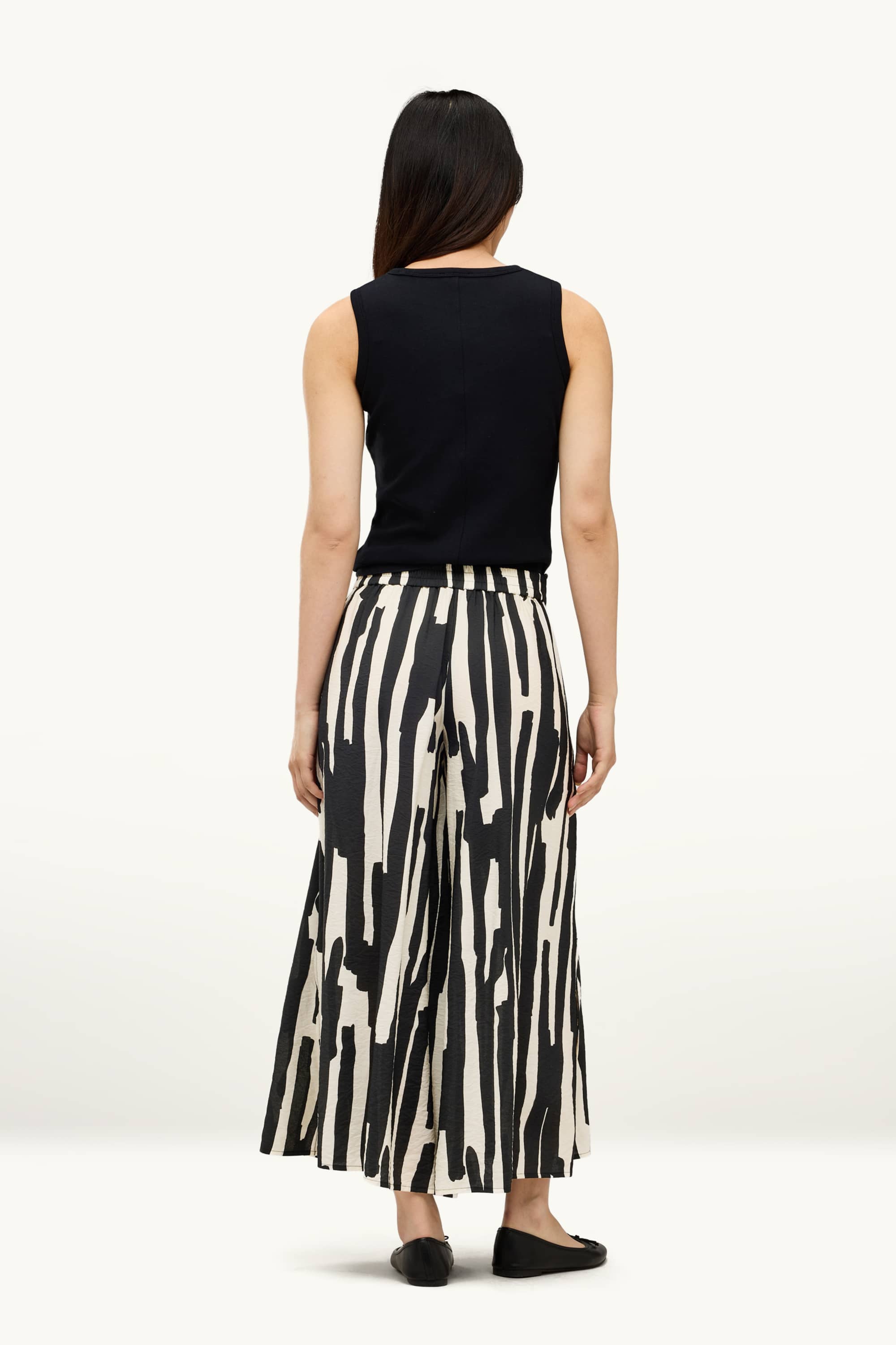 Cloth trousers - high waist - wide leg - patterned black / white