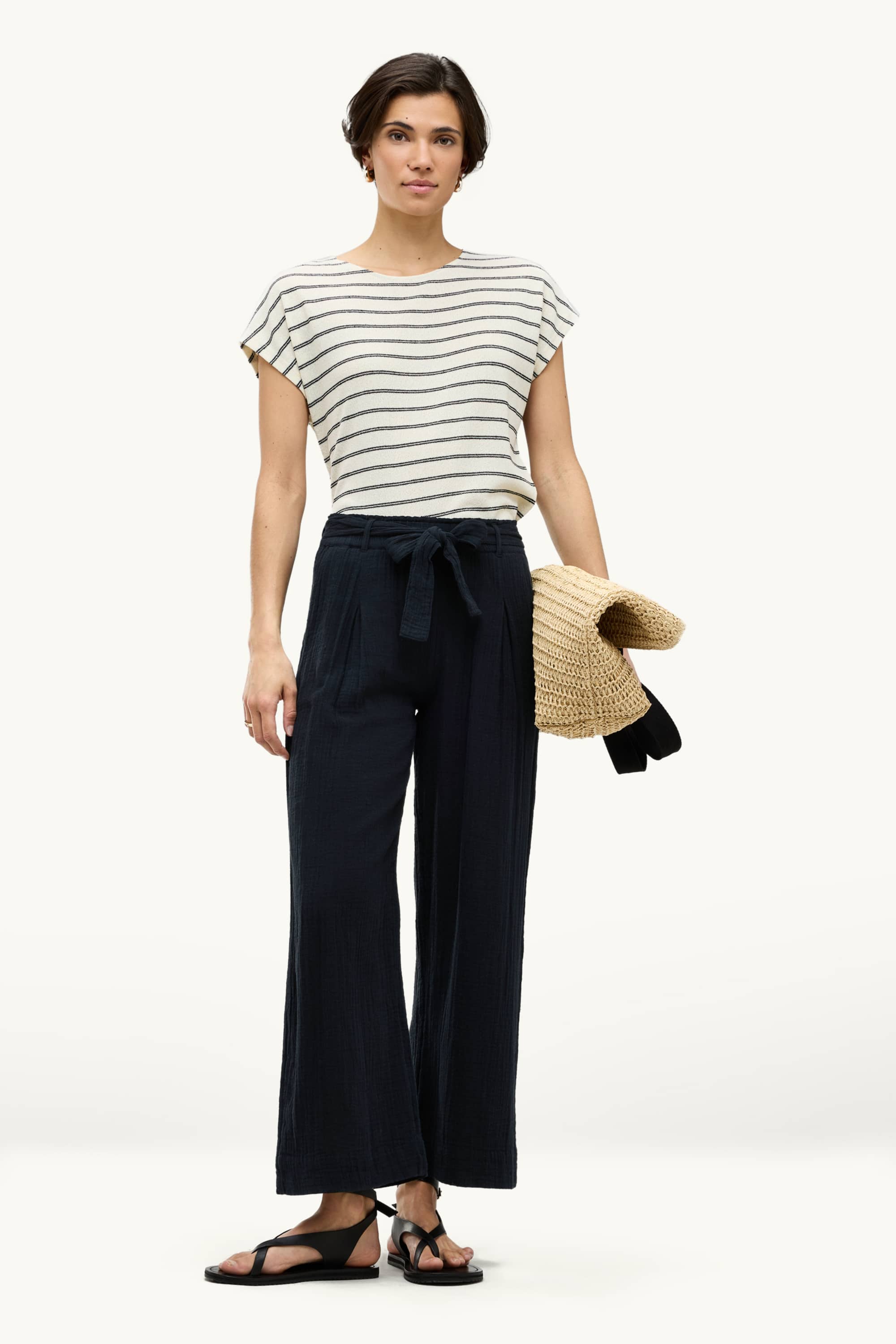 Cropped cloth trousers - high waist - wide leg black