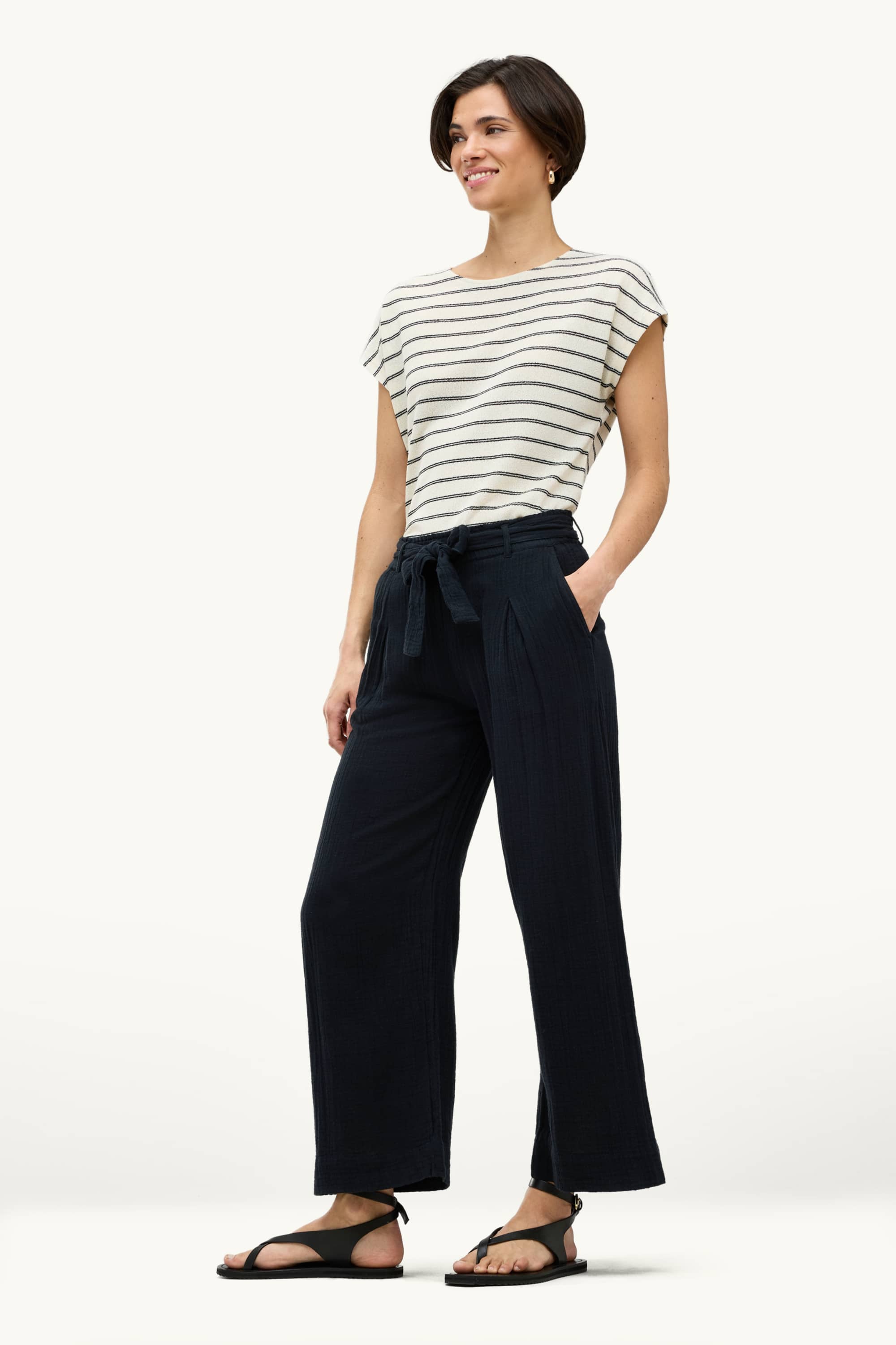 Cropped cloth trousers - high waist - wide leg black