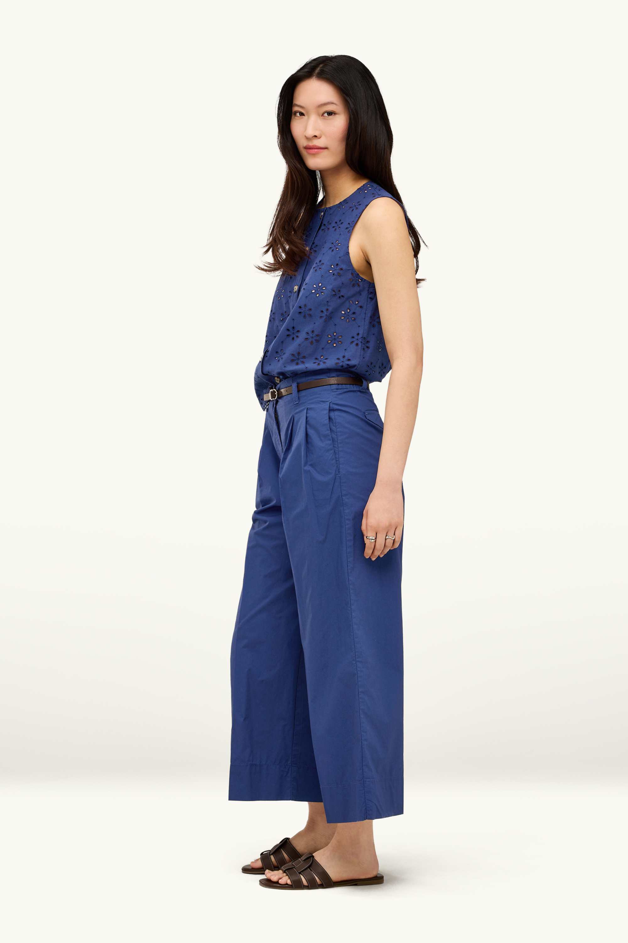 Cropped cloth trousers with belt - high waist - wide leg blue