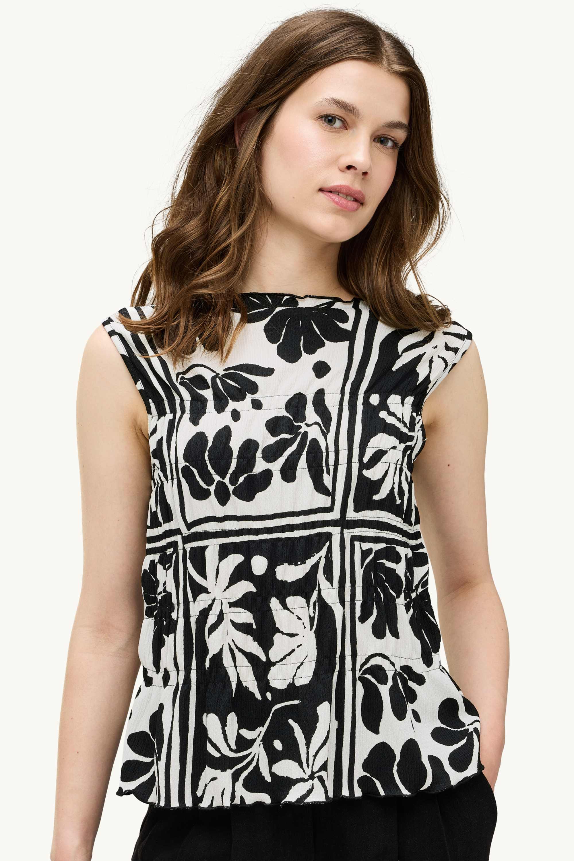 Top - floral - textured white / black