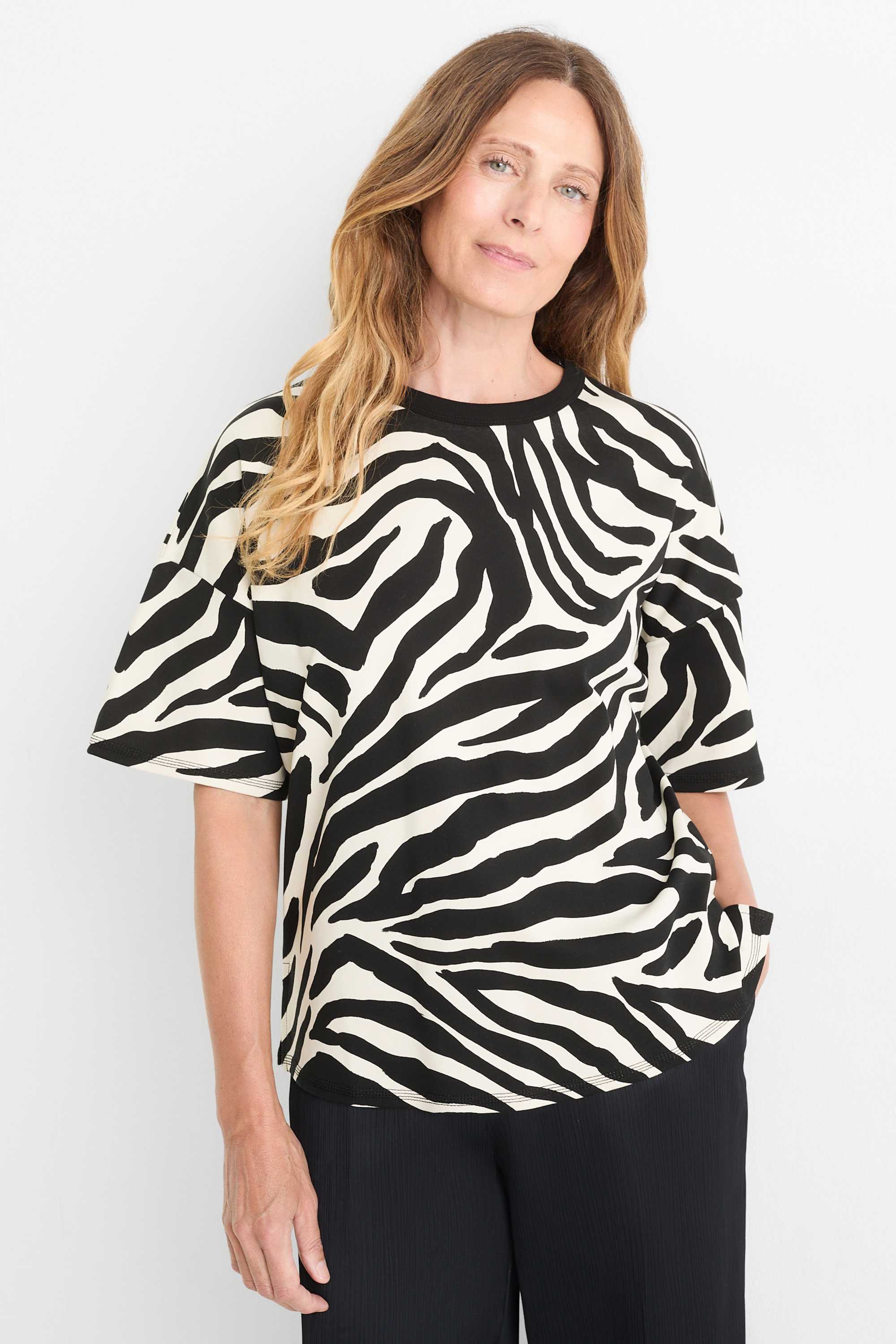 T-shirt - oversized - patterned black / white