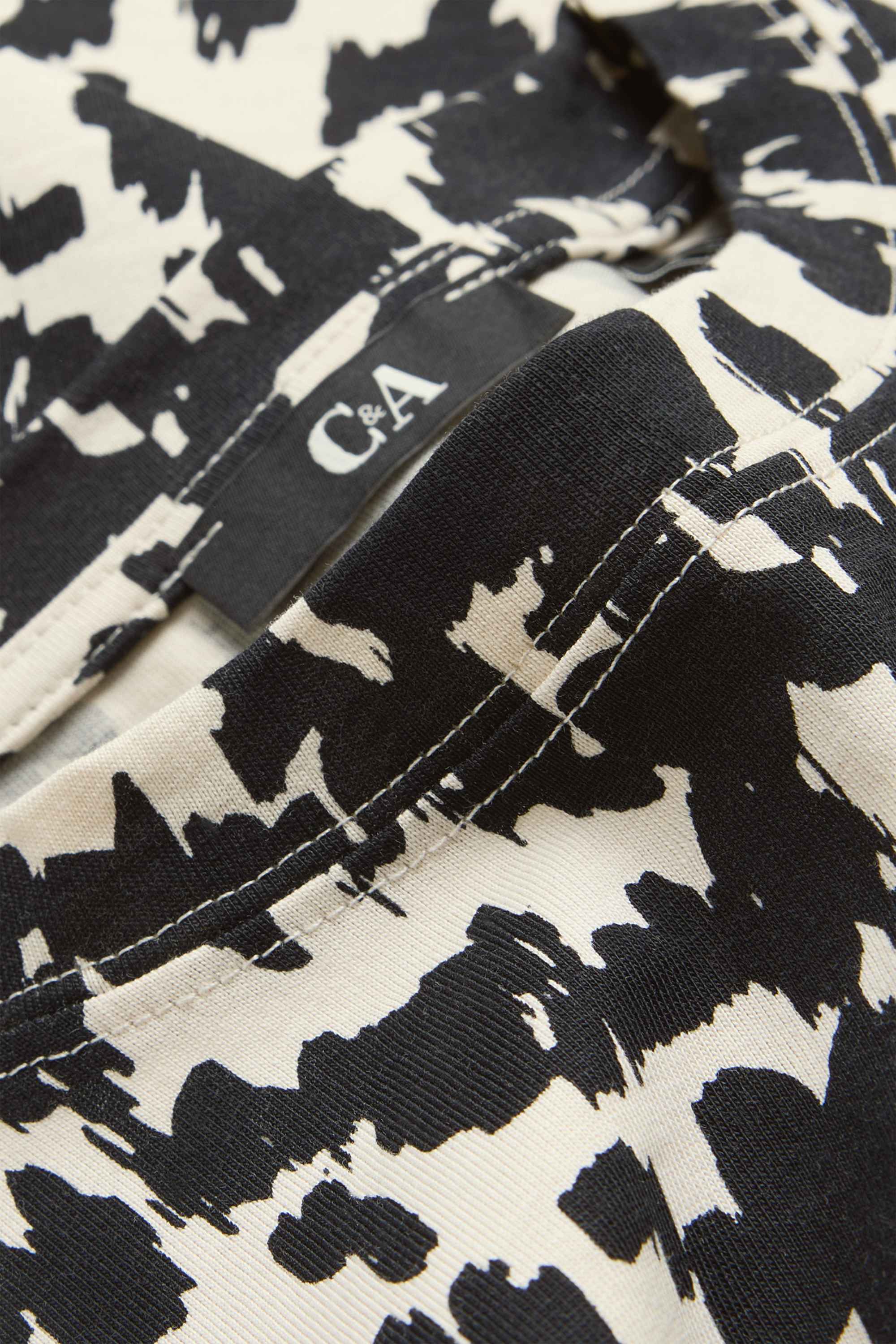 T-shirt - relaxed fit - patterned black / white
