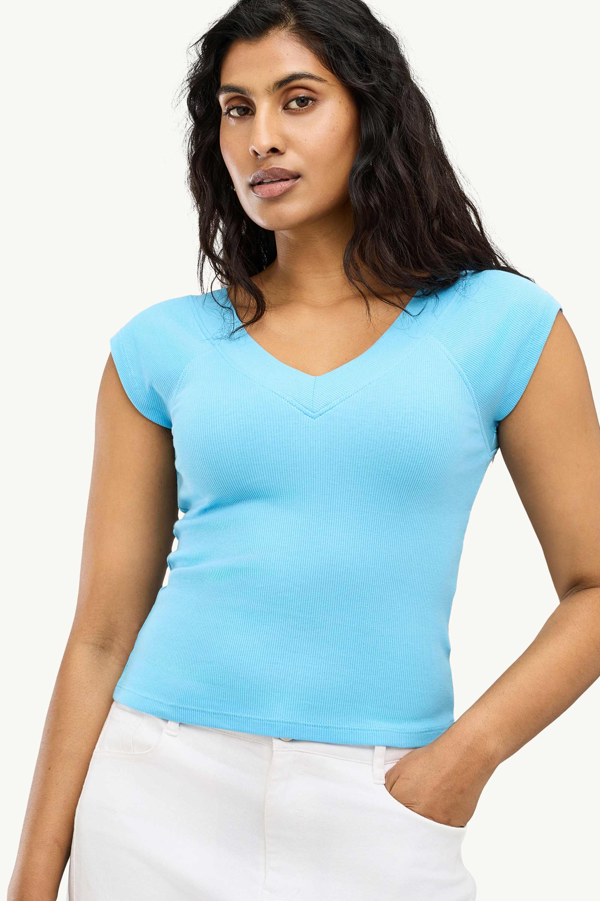 V-neck T-shirt - slim fit light blue