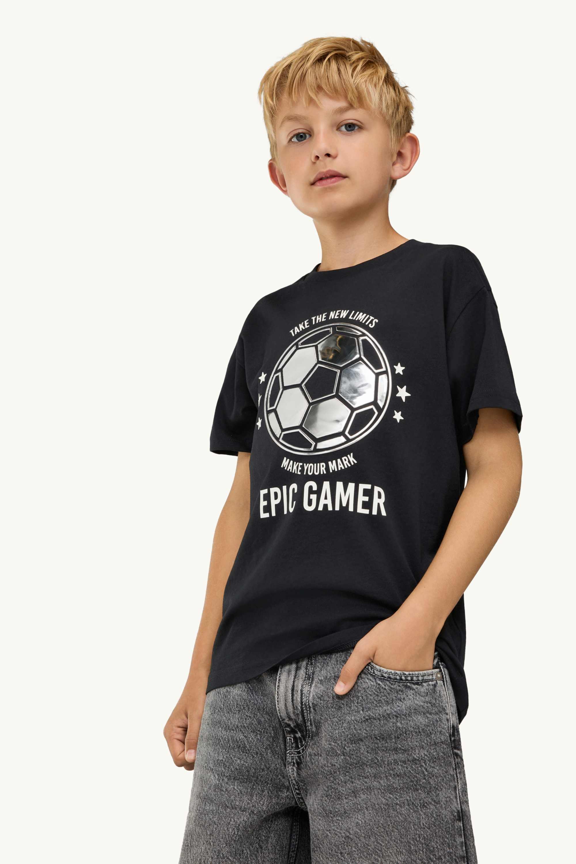Football - short sleeve T-shirt black