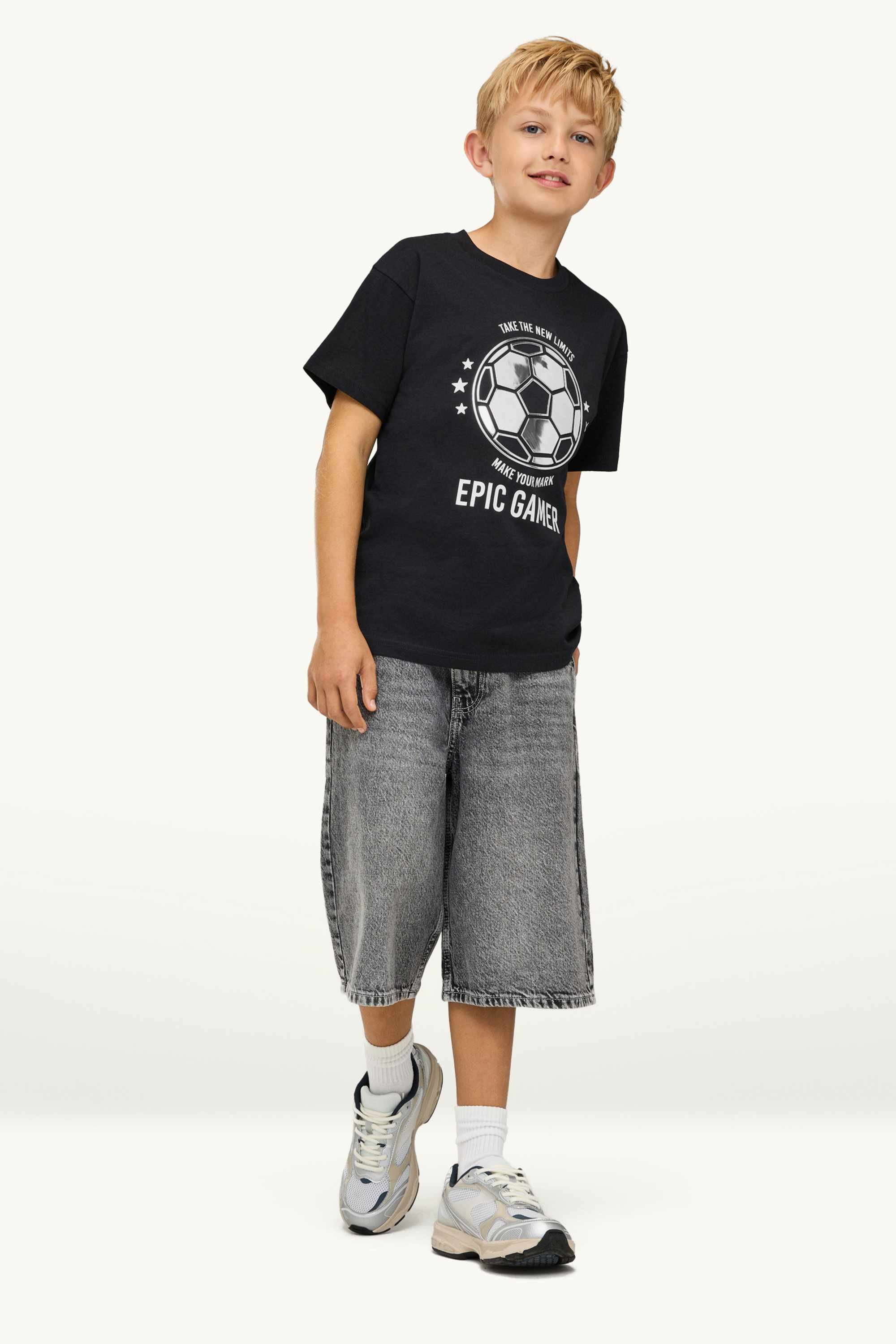 Football - short sleeve T-shirt black