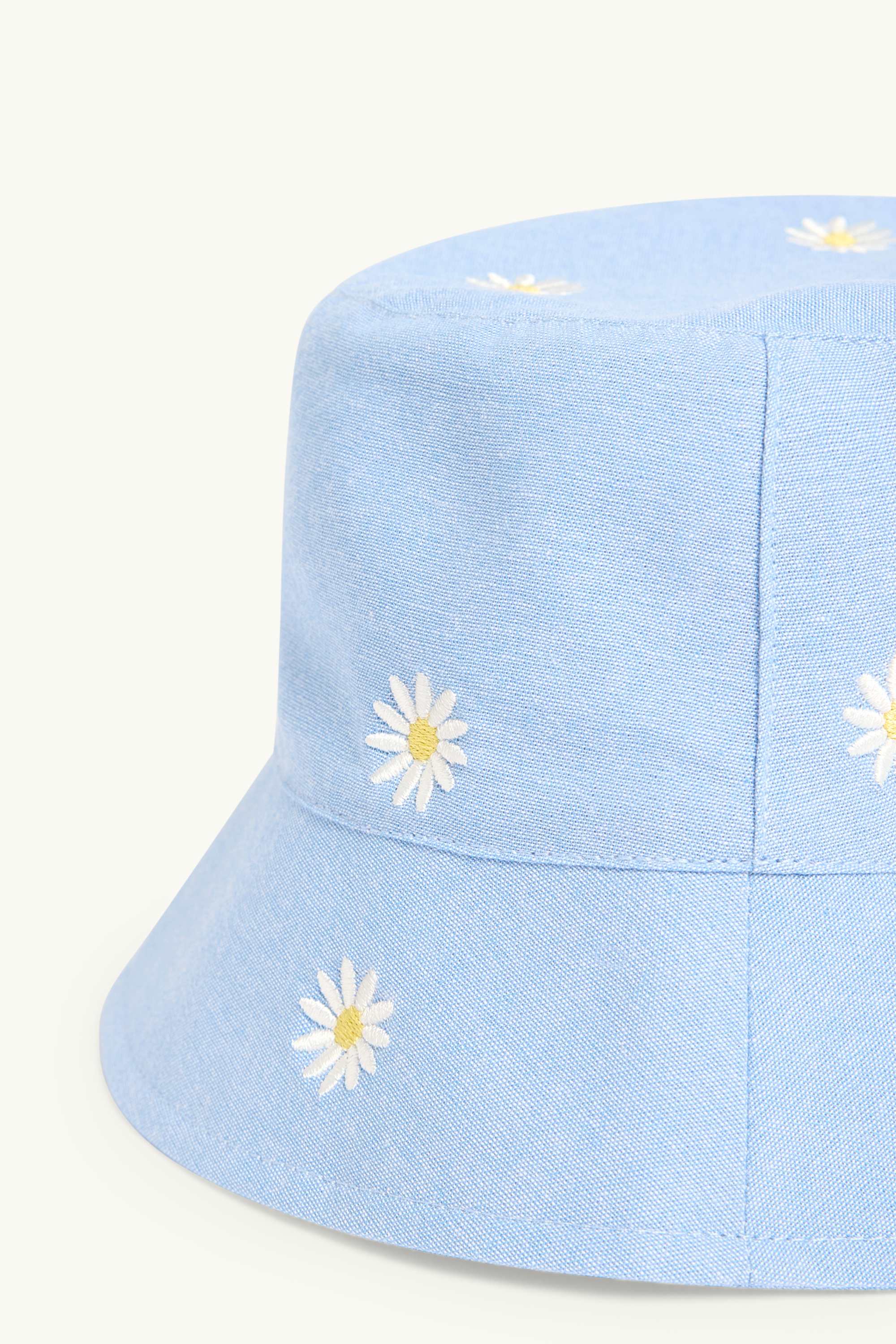 Daisies - hat light blue