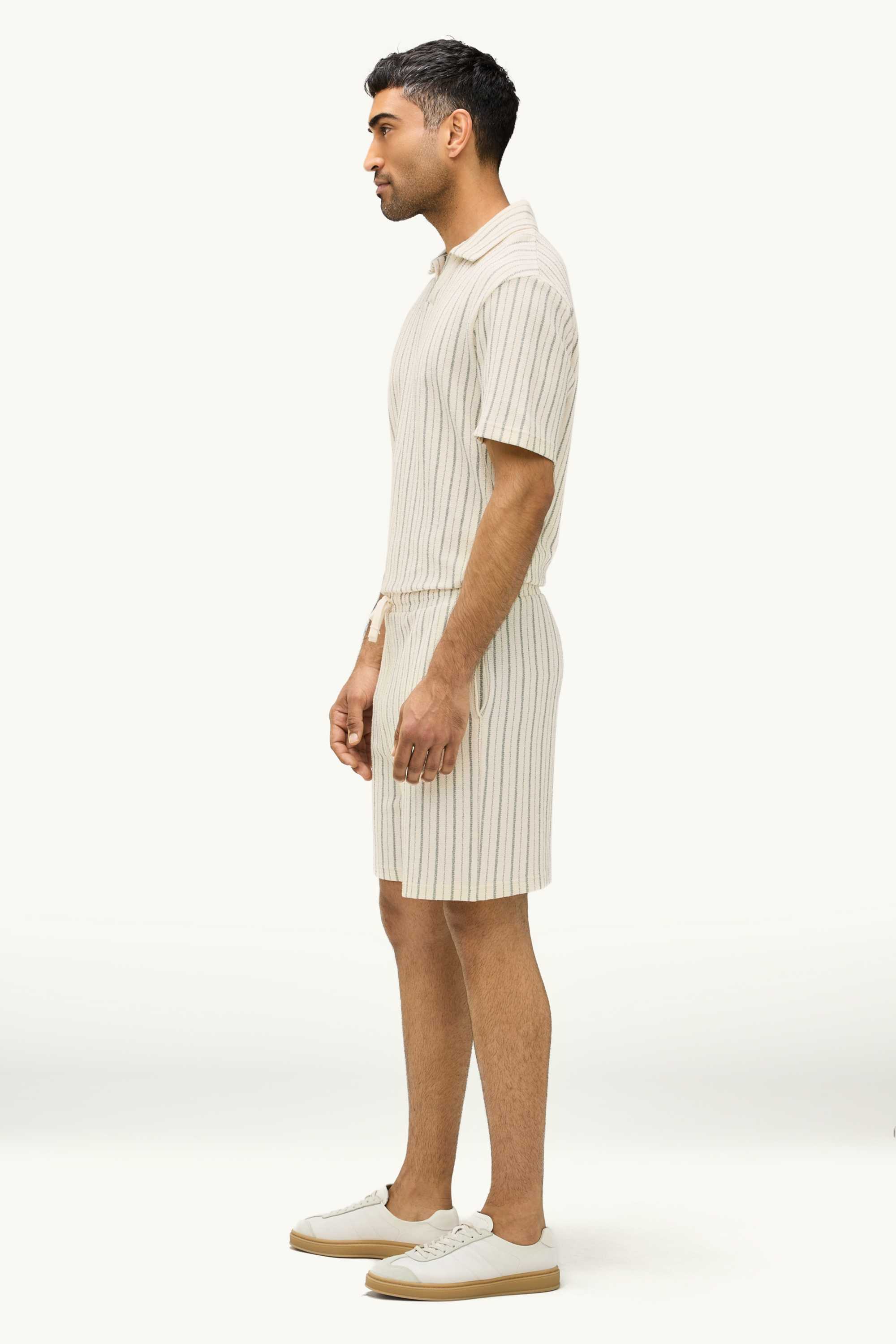 Knitted shorts - striped creme
