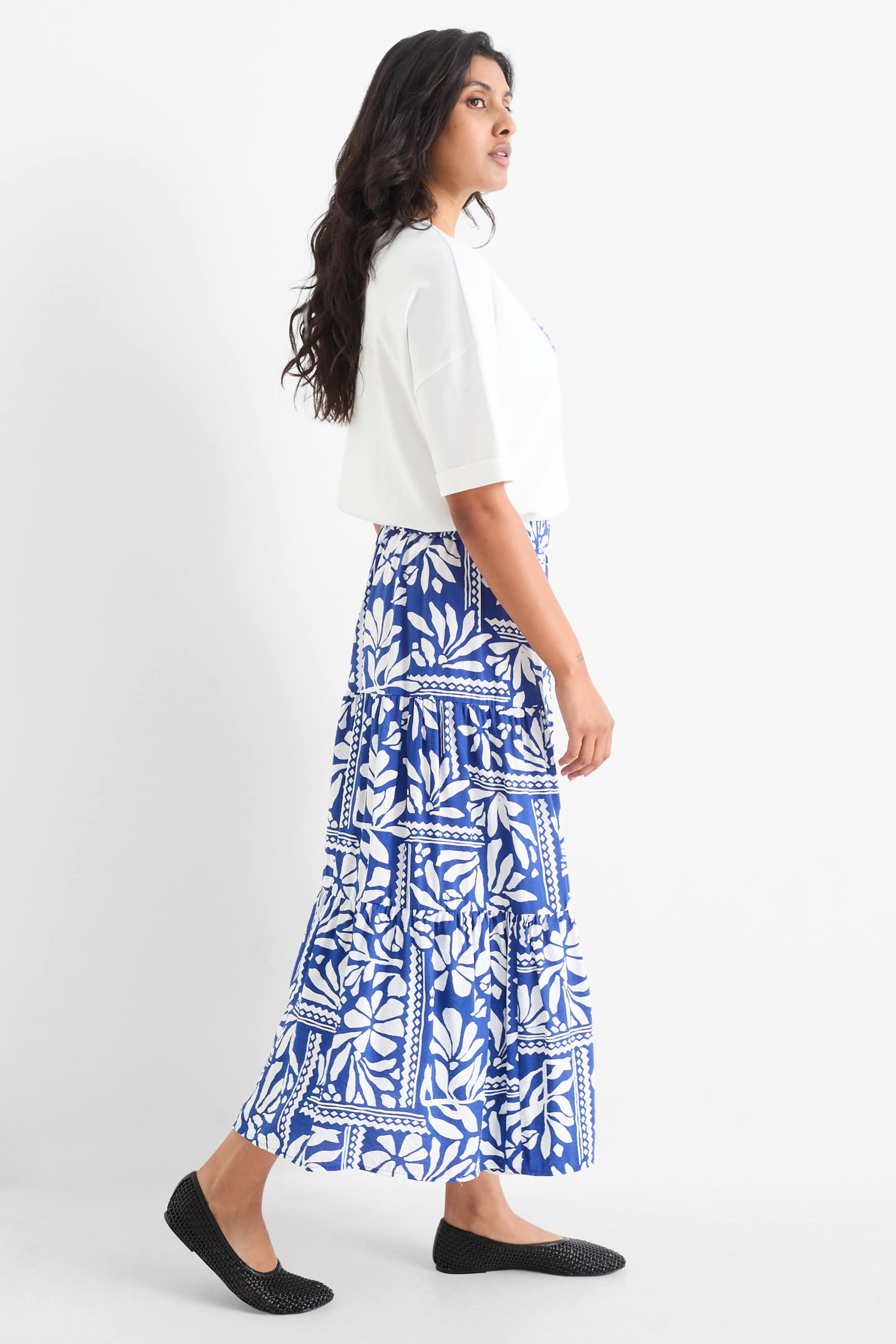 Skirt - patterned white / blue