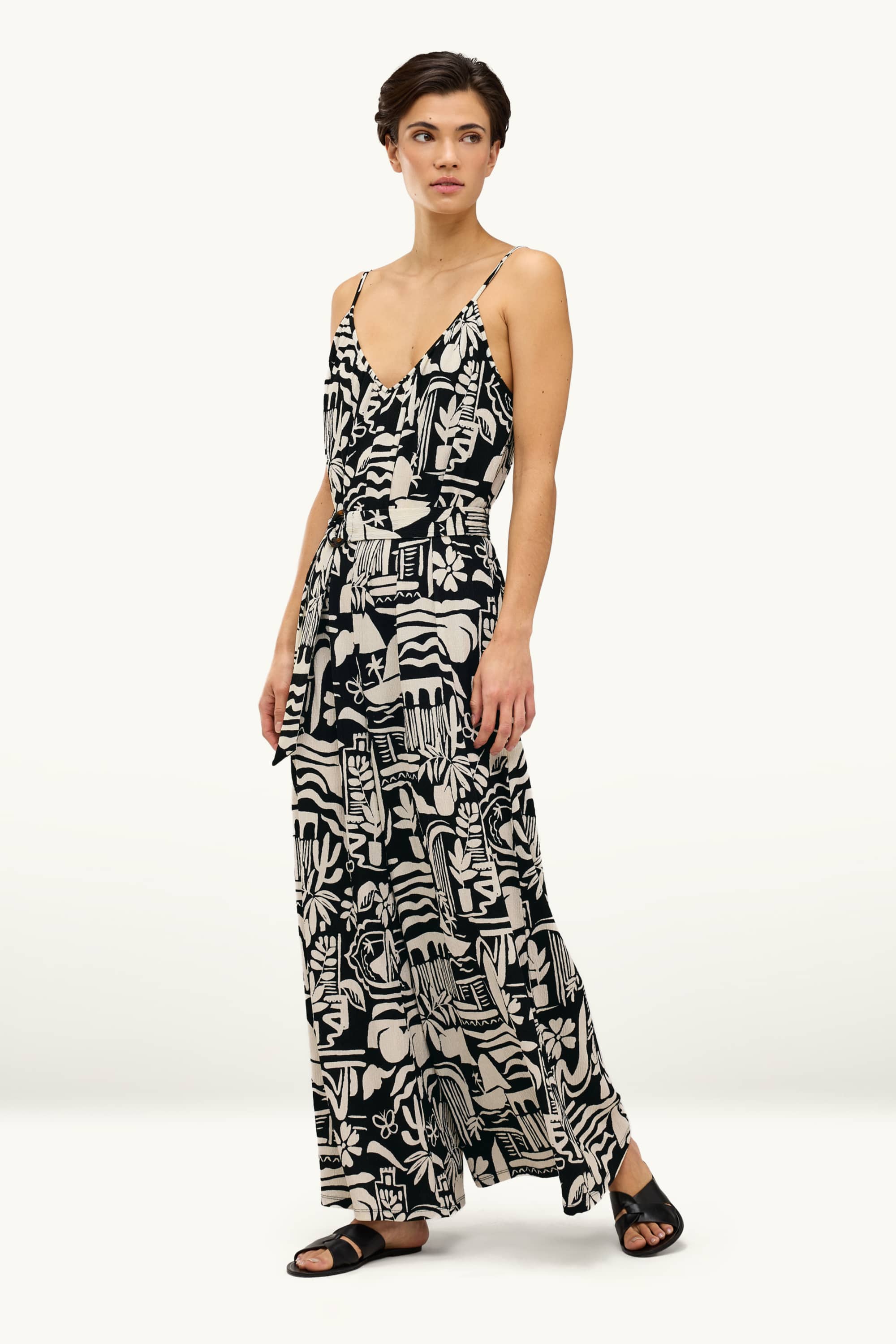 V-neck jumpsuit and belt - patterned black / white