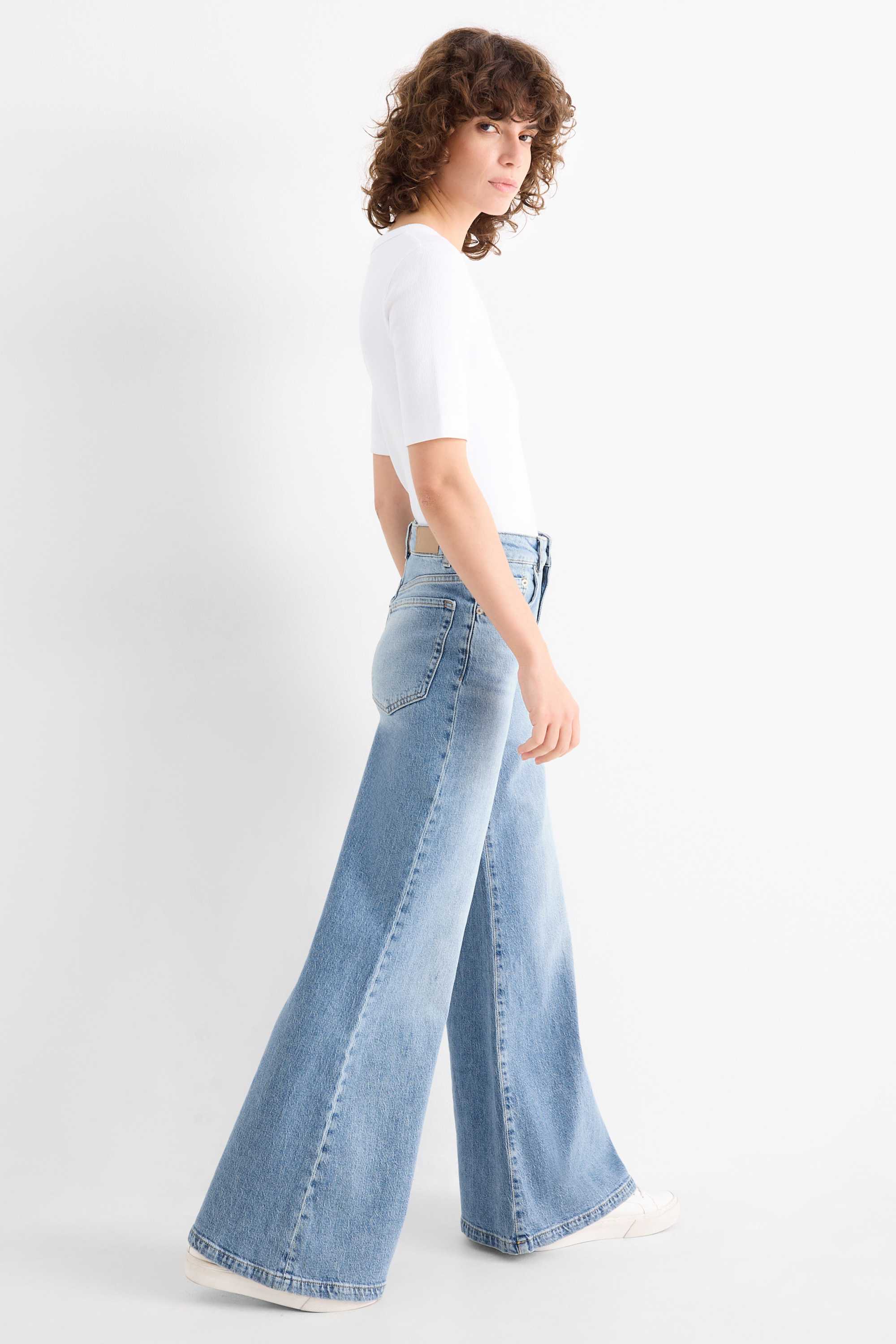 Flared jeans - high waist blue denim