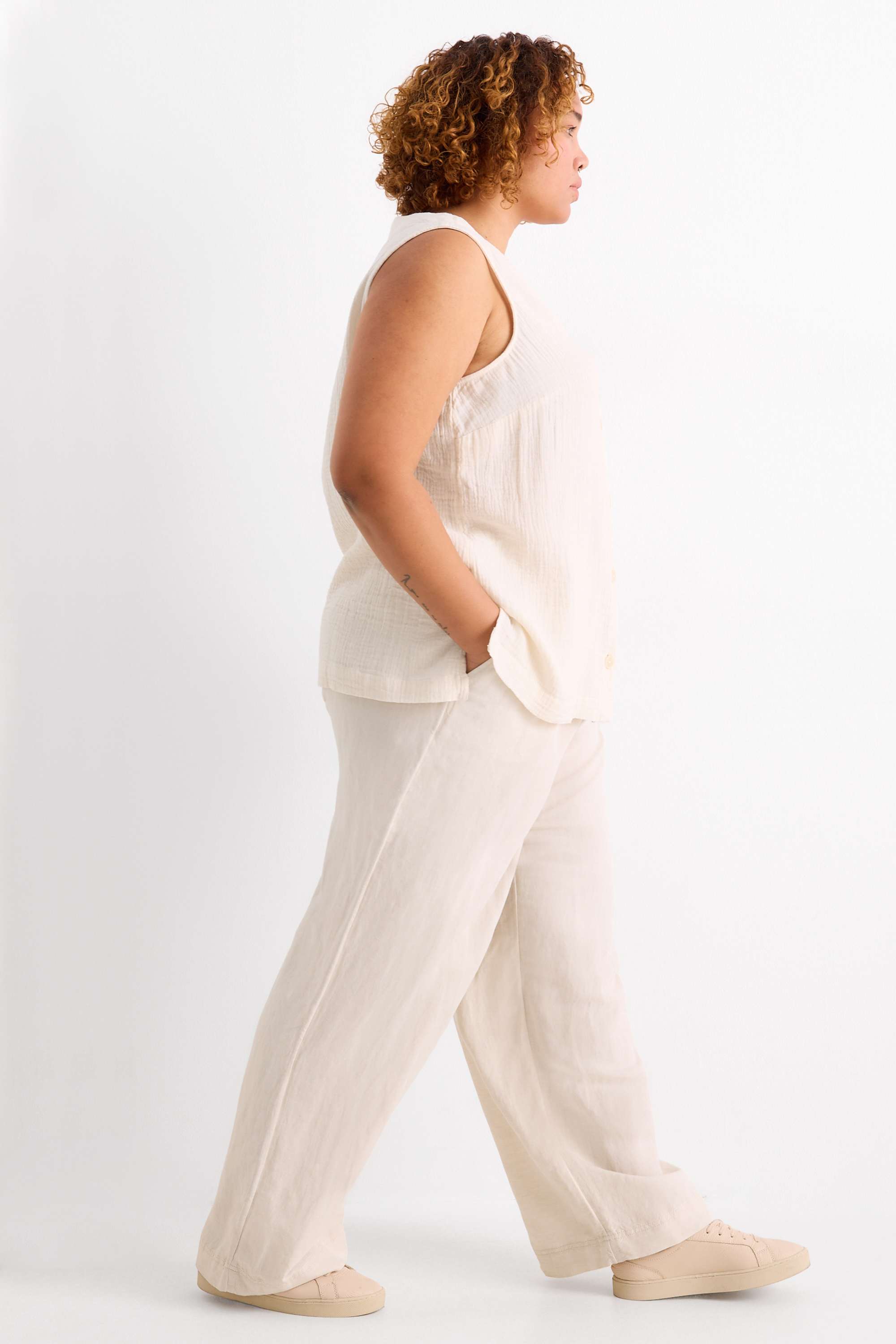Cloth trousers - mid-rise waist - wide leg - linen blend light beige