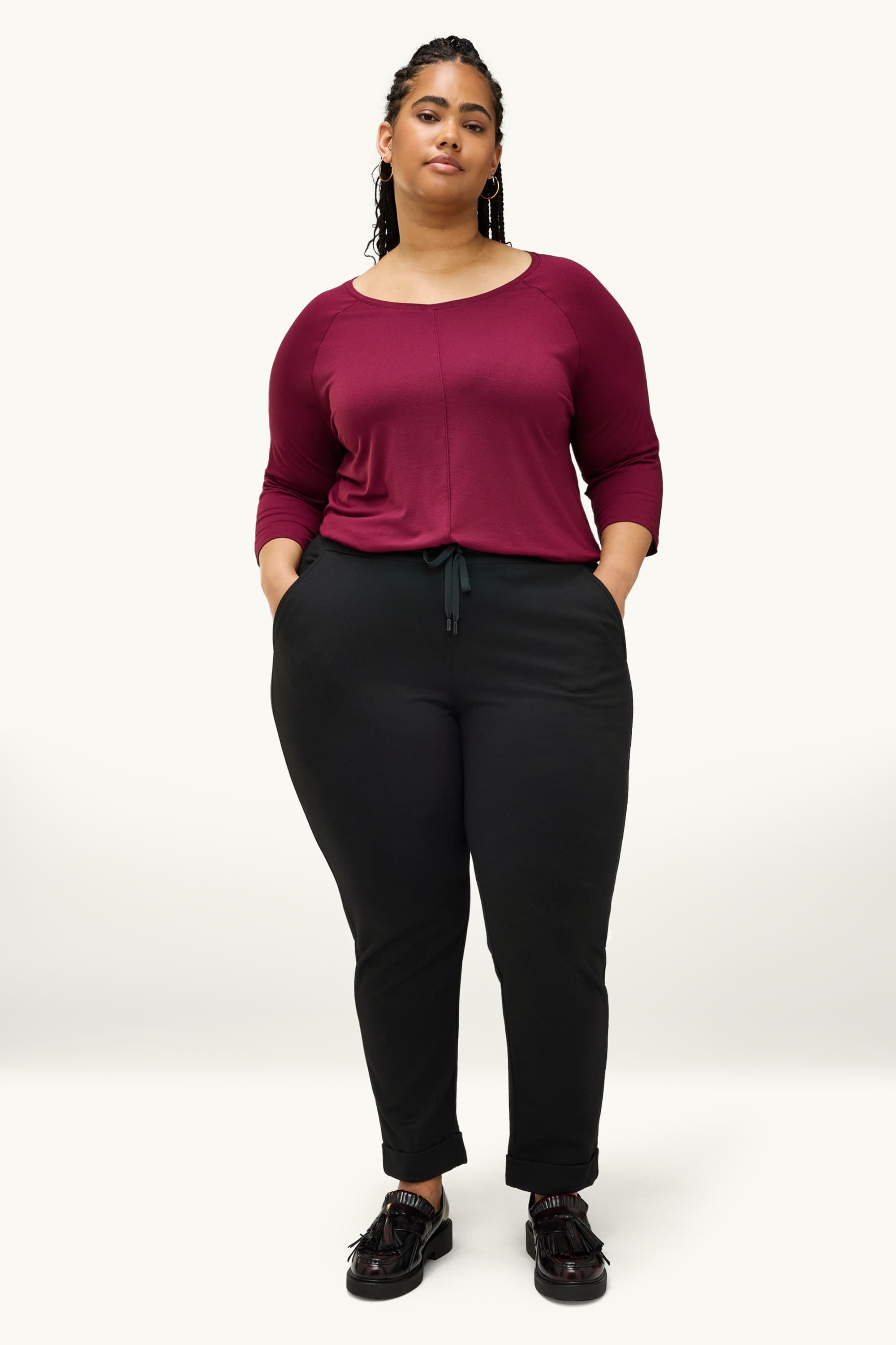 Cloth trousers - mid-rise waist - tapered fit black