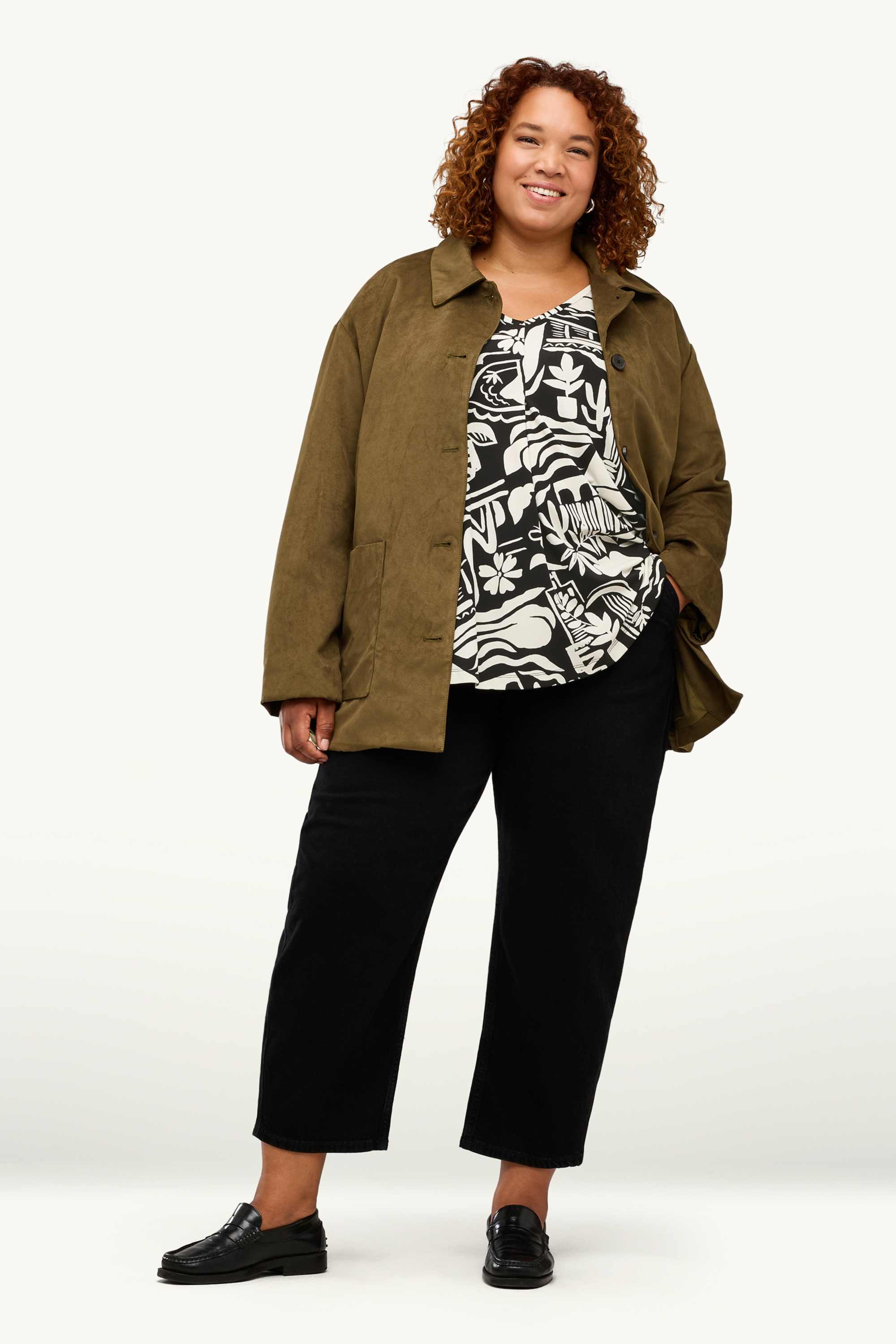 V-neck top - patterned white / black