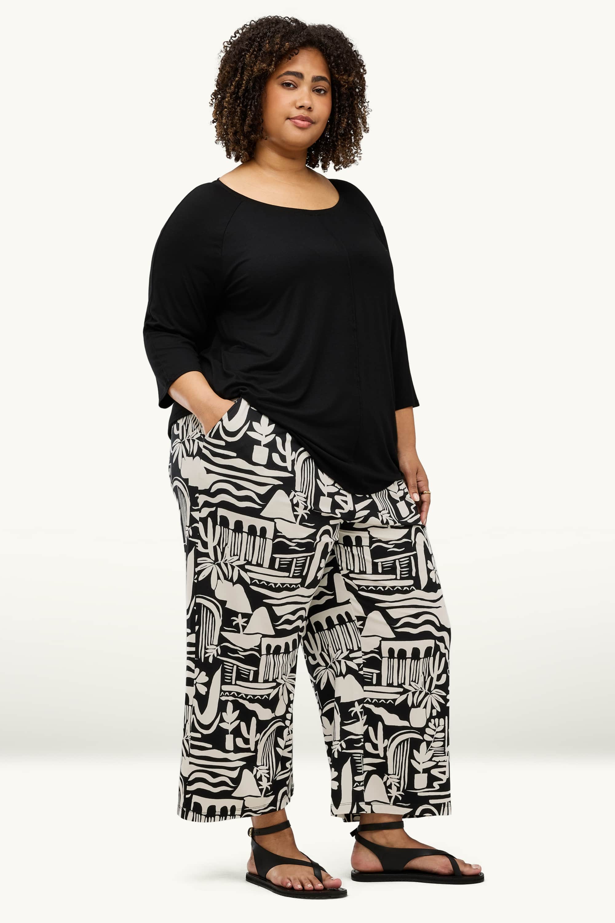 Cloth trousers - mid-rise waist - wide leg - patterned white / black
