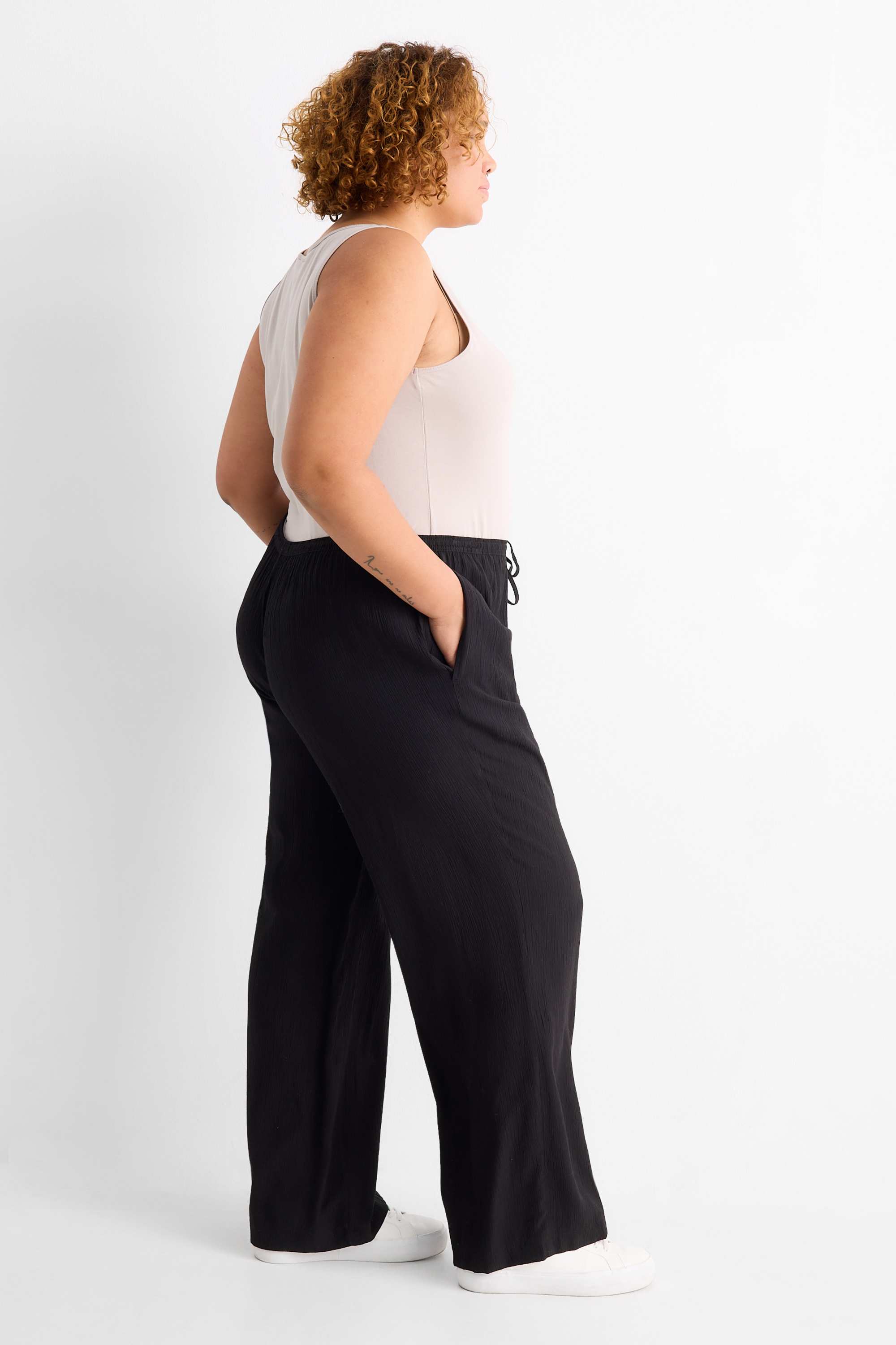 Cloth trousers - mid-rise waist - wide leg black