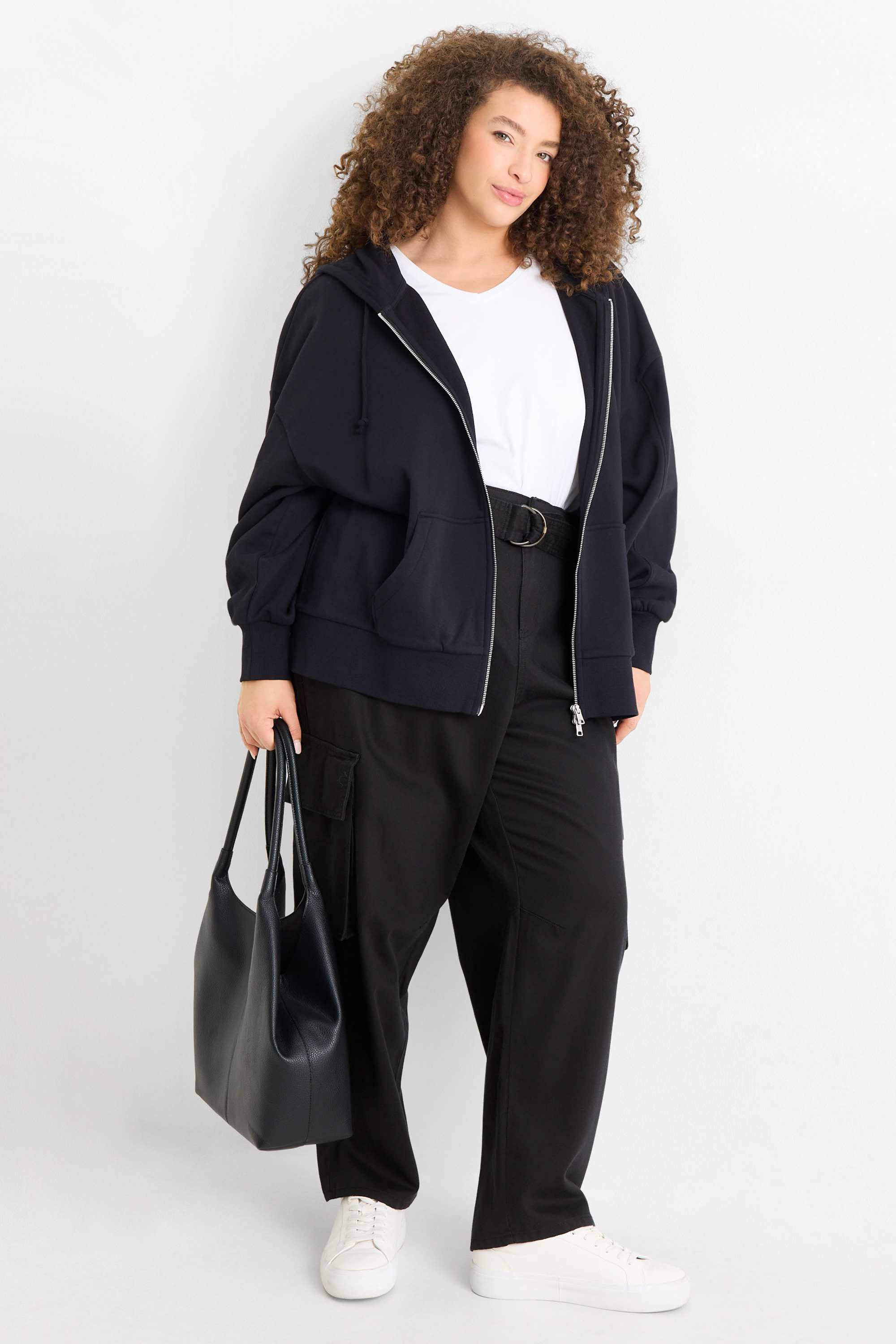 Cargo trousers with belt - high waist - tapered fit black