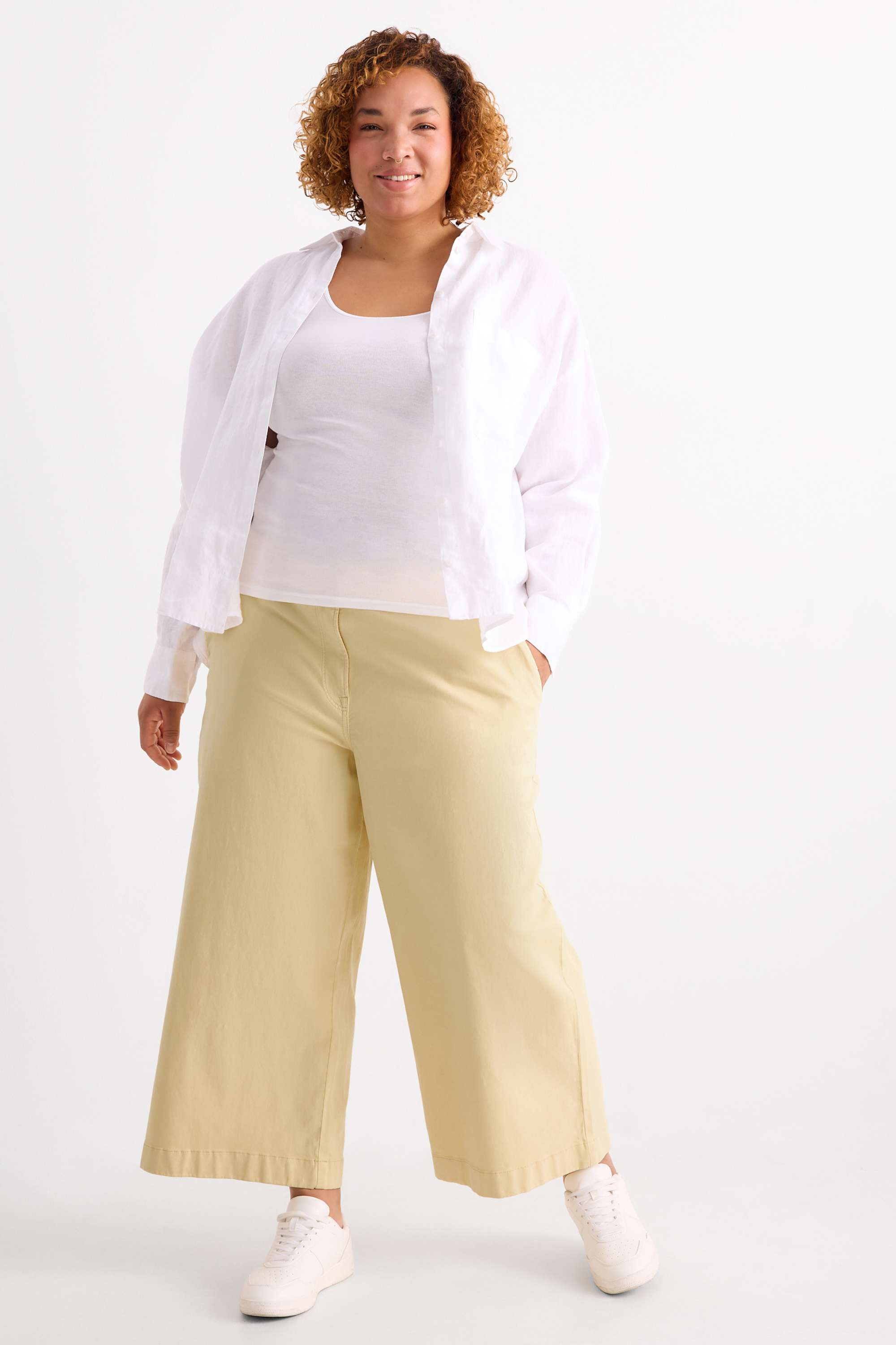 Cloth trousers - high waist - wide leg yellow