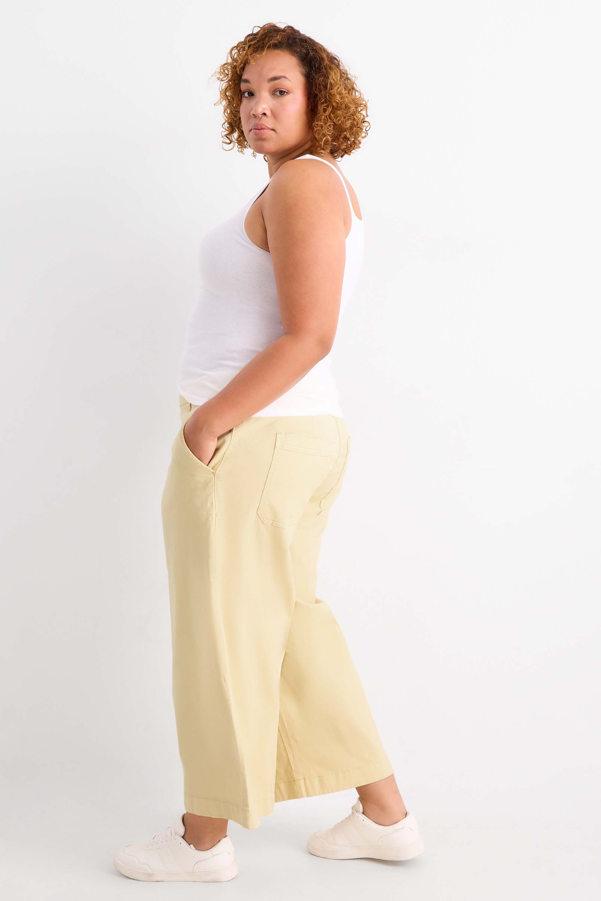 Cloth trousers - high waist - wide leg yellow
