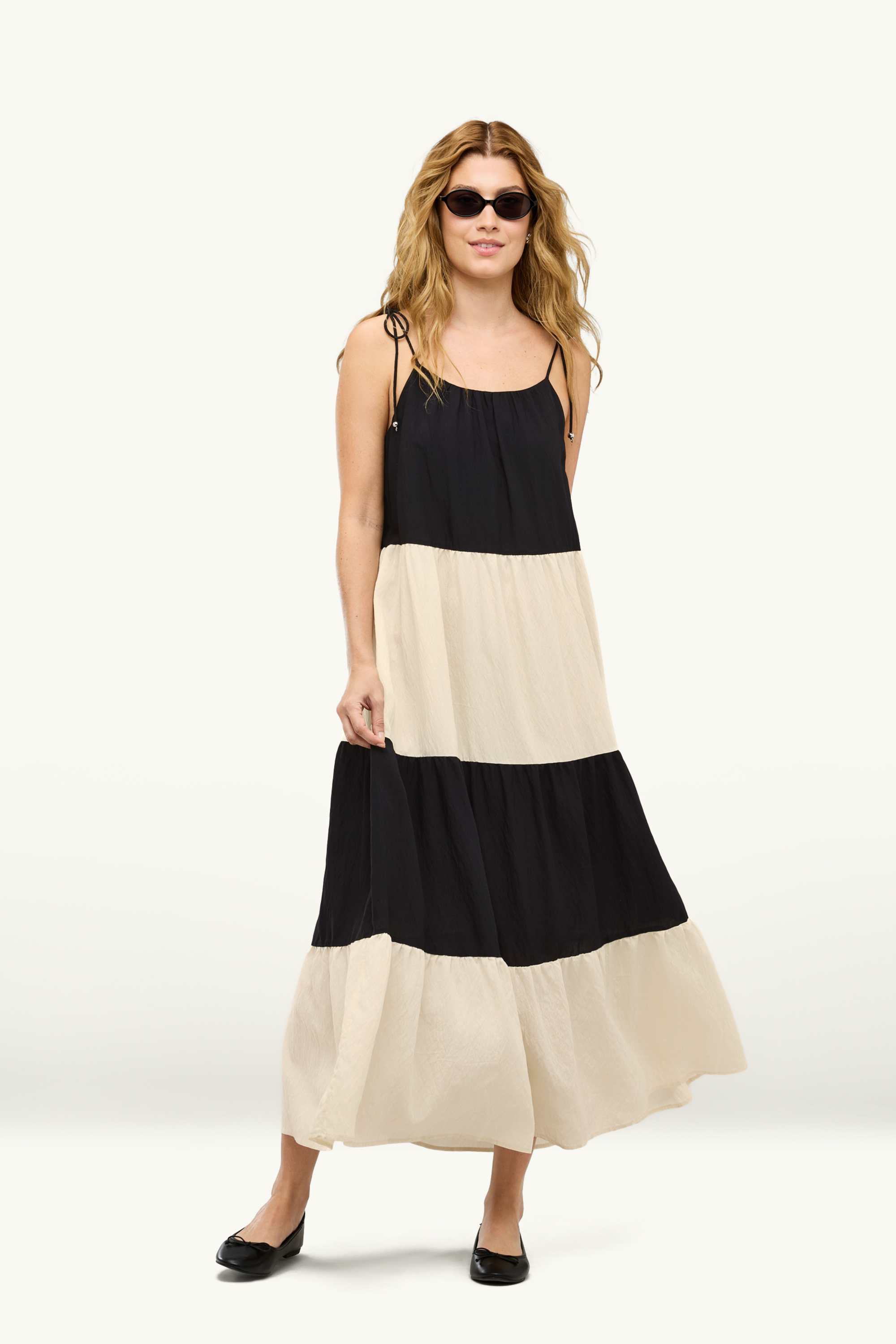 A-line dress - striped black / white
