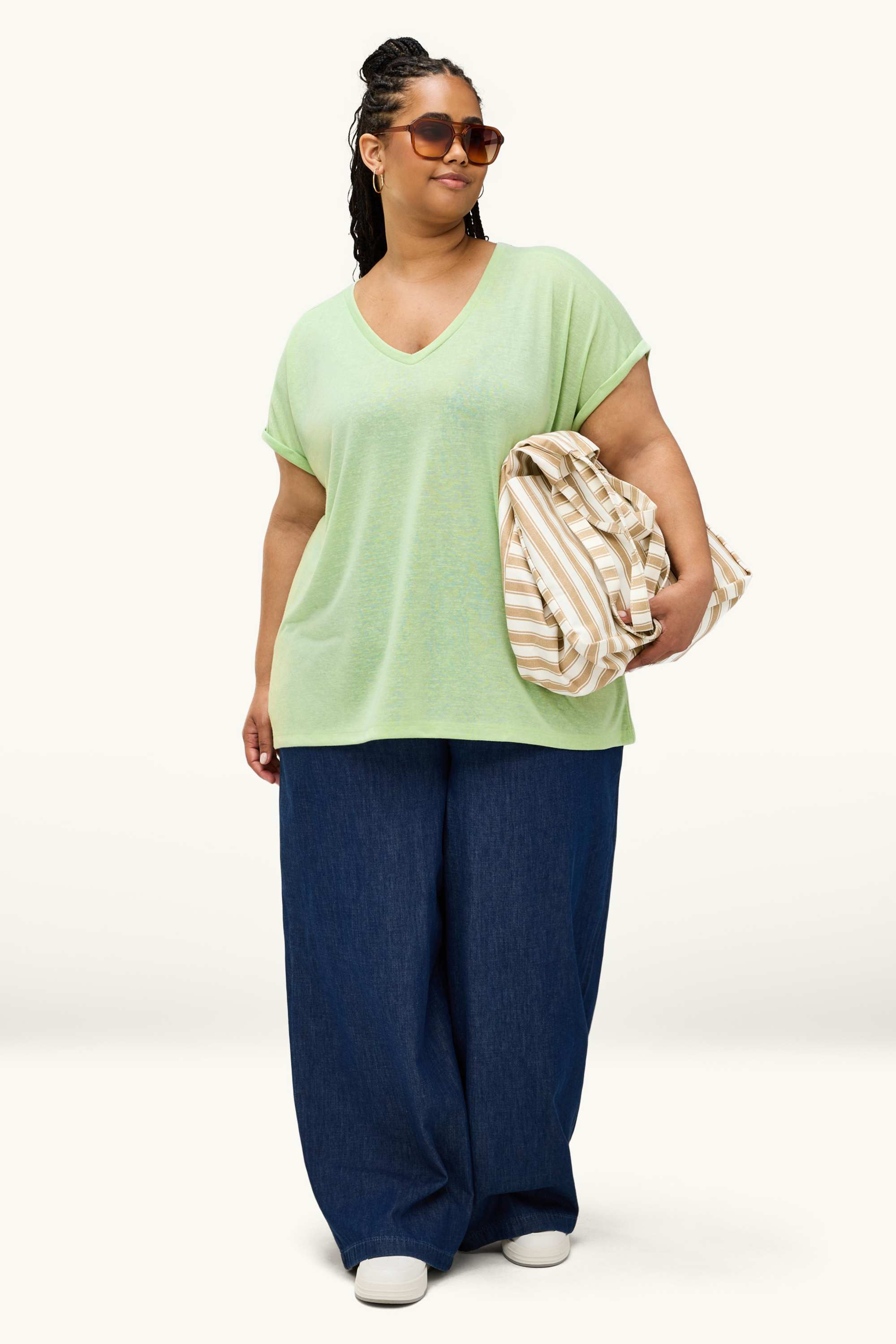V-neck T-shirt - relaxed fit light green