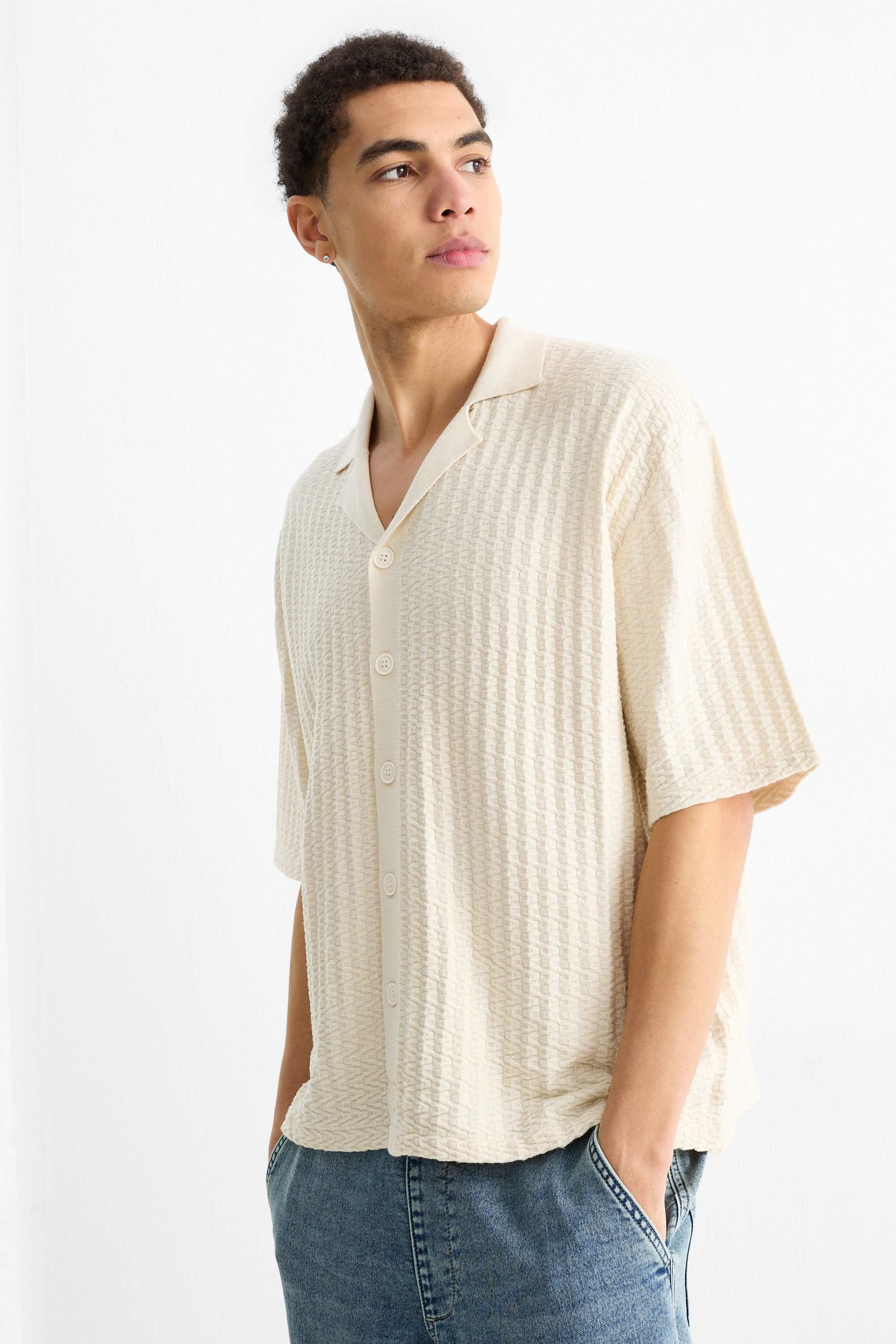 Knitted shirt - regular fit - lapel collar - textured light beige