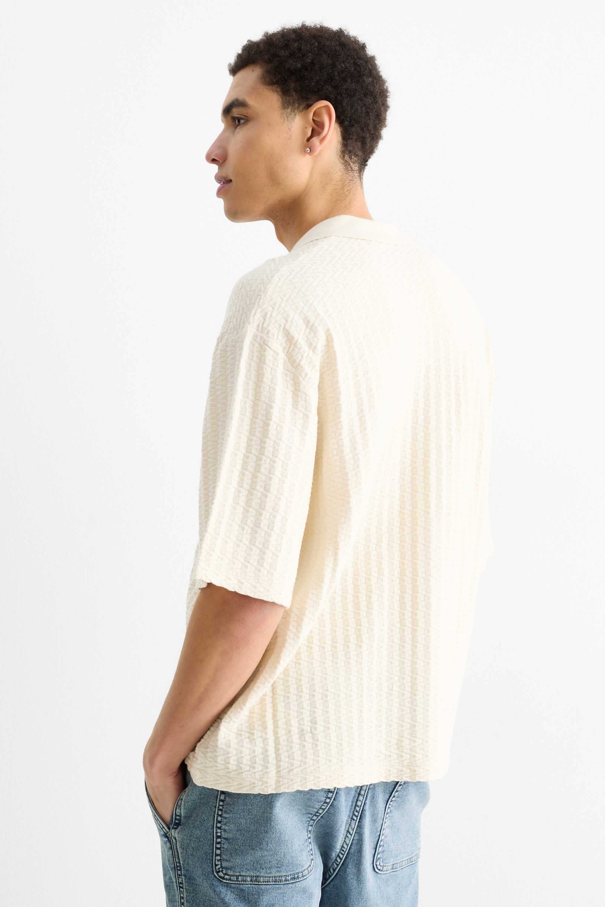 Knitted shirt - regular fit - lapel collar - textured light beige