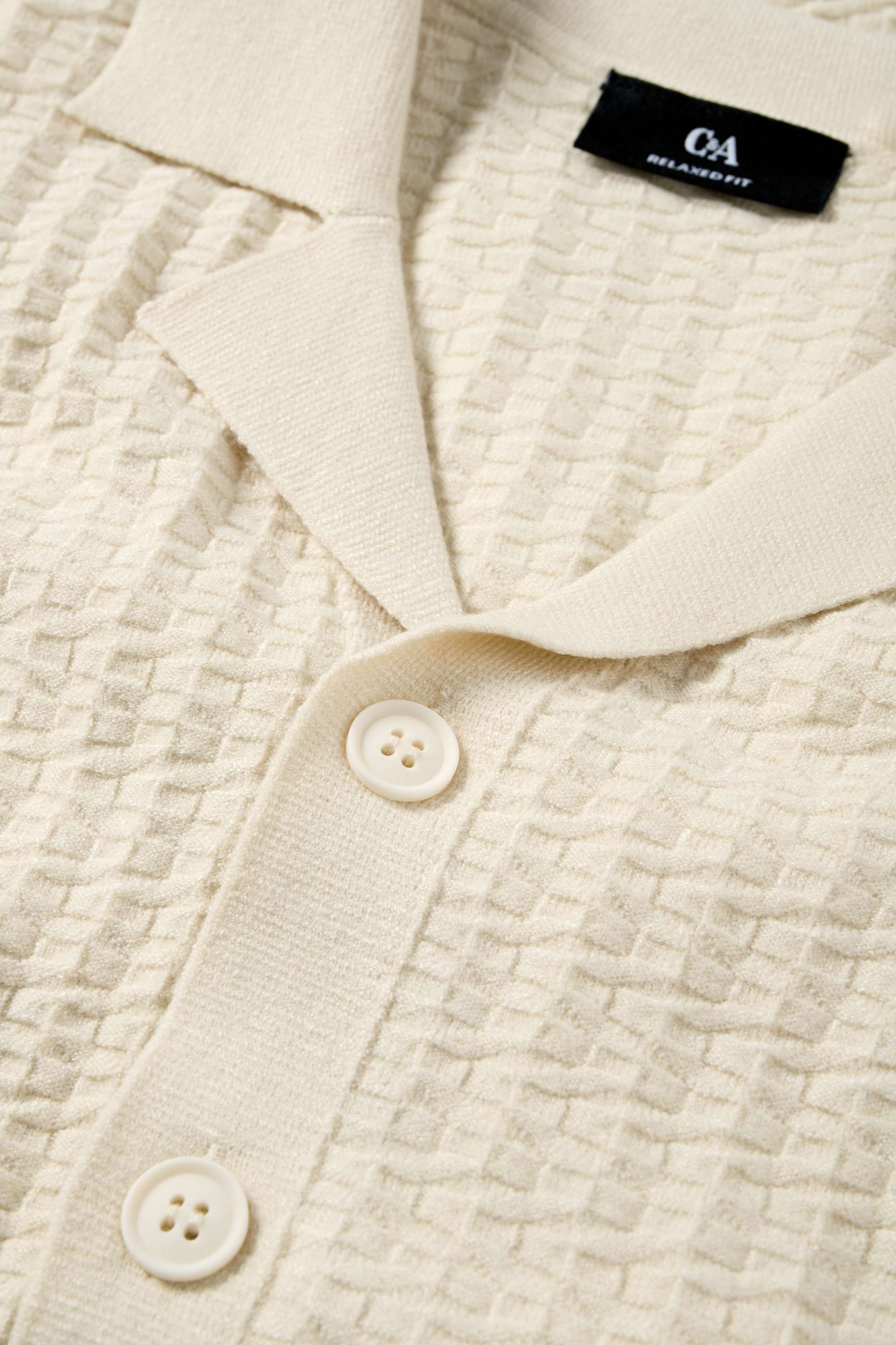 Knitted shirt - regular fit - lapel collar - textured light beige