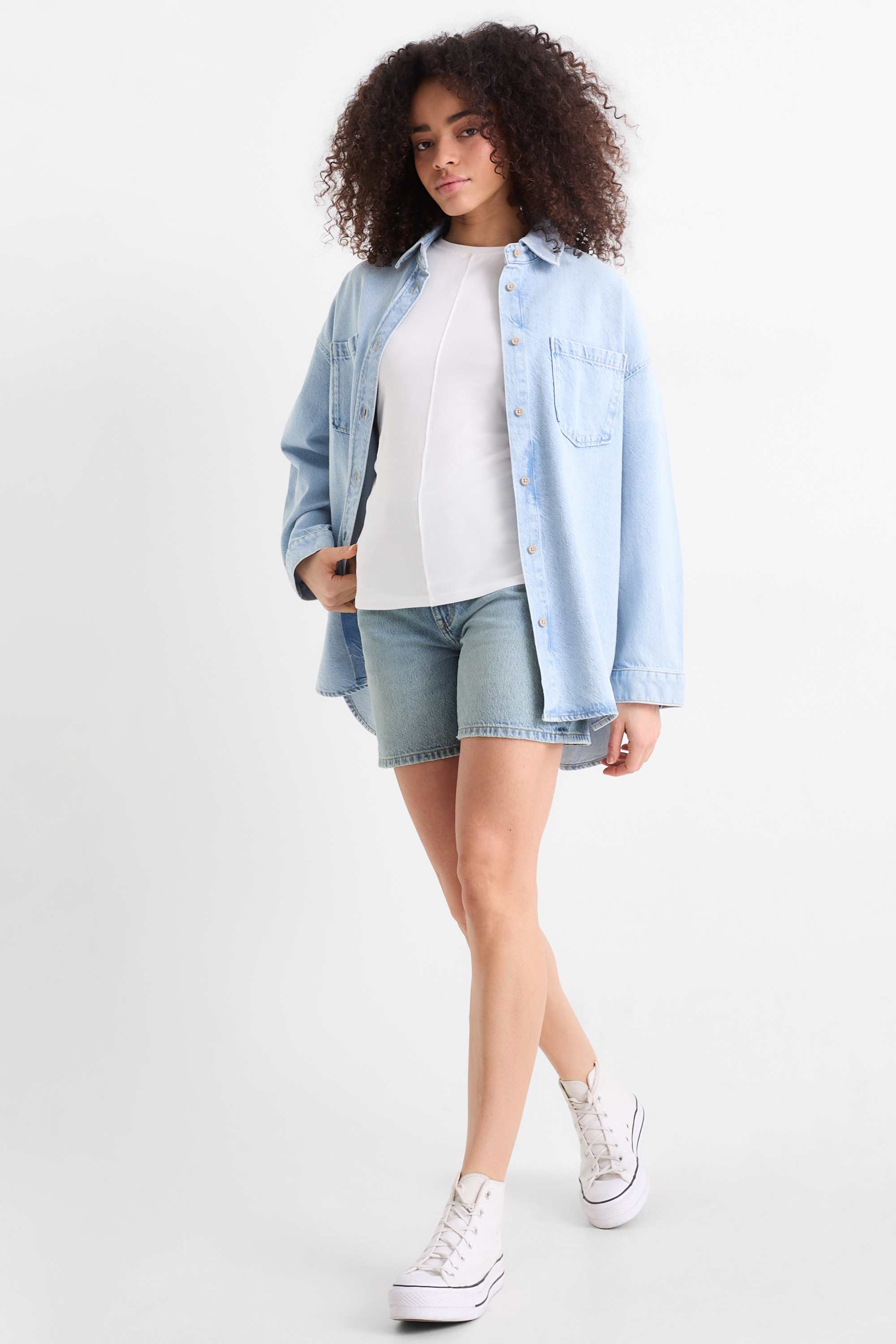 Mom shorts - mid-rise waist light blue