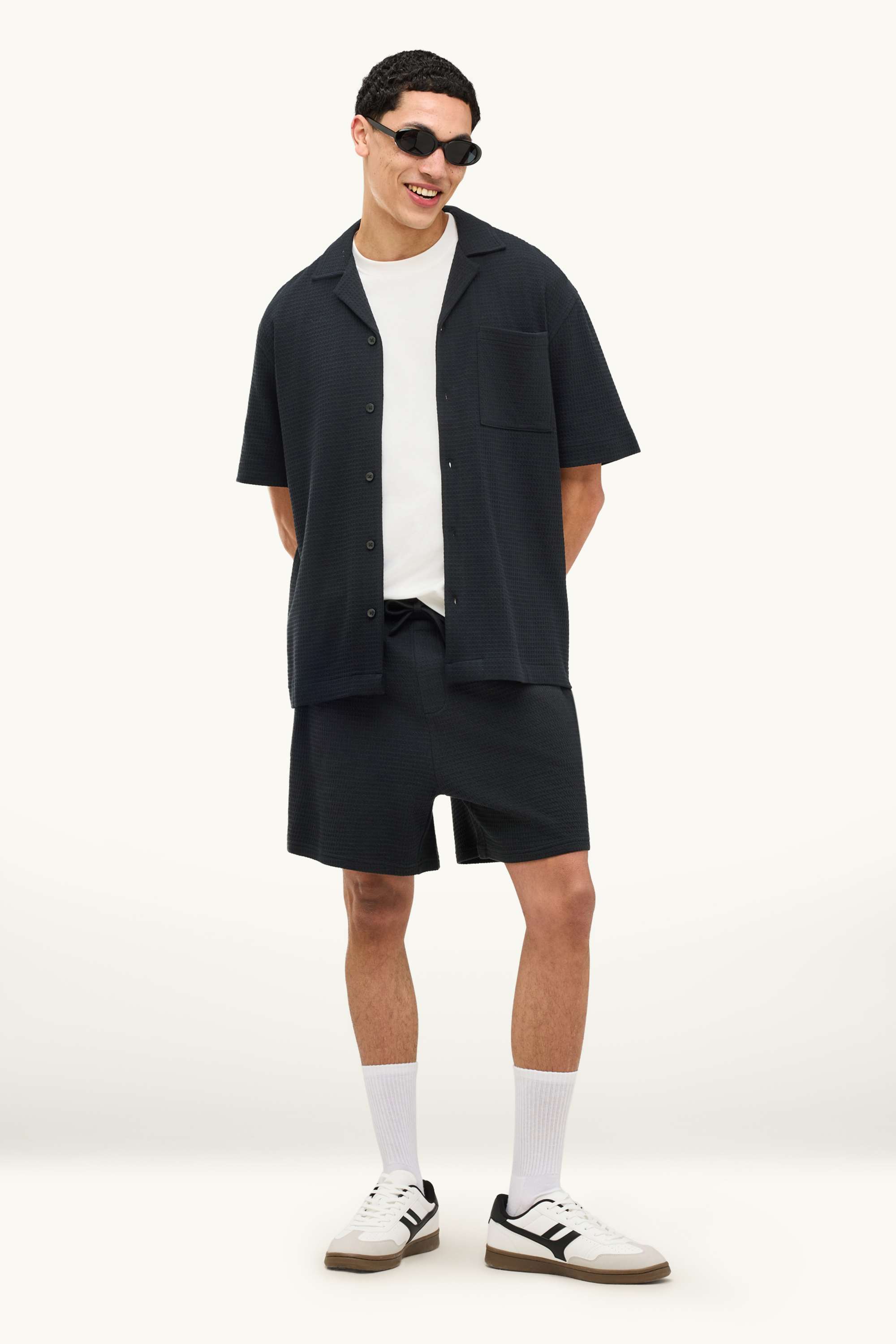 Shirt - relaxed fit - lapel collar - textured black