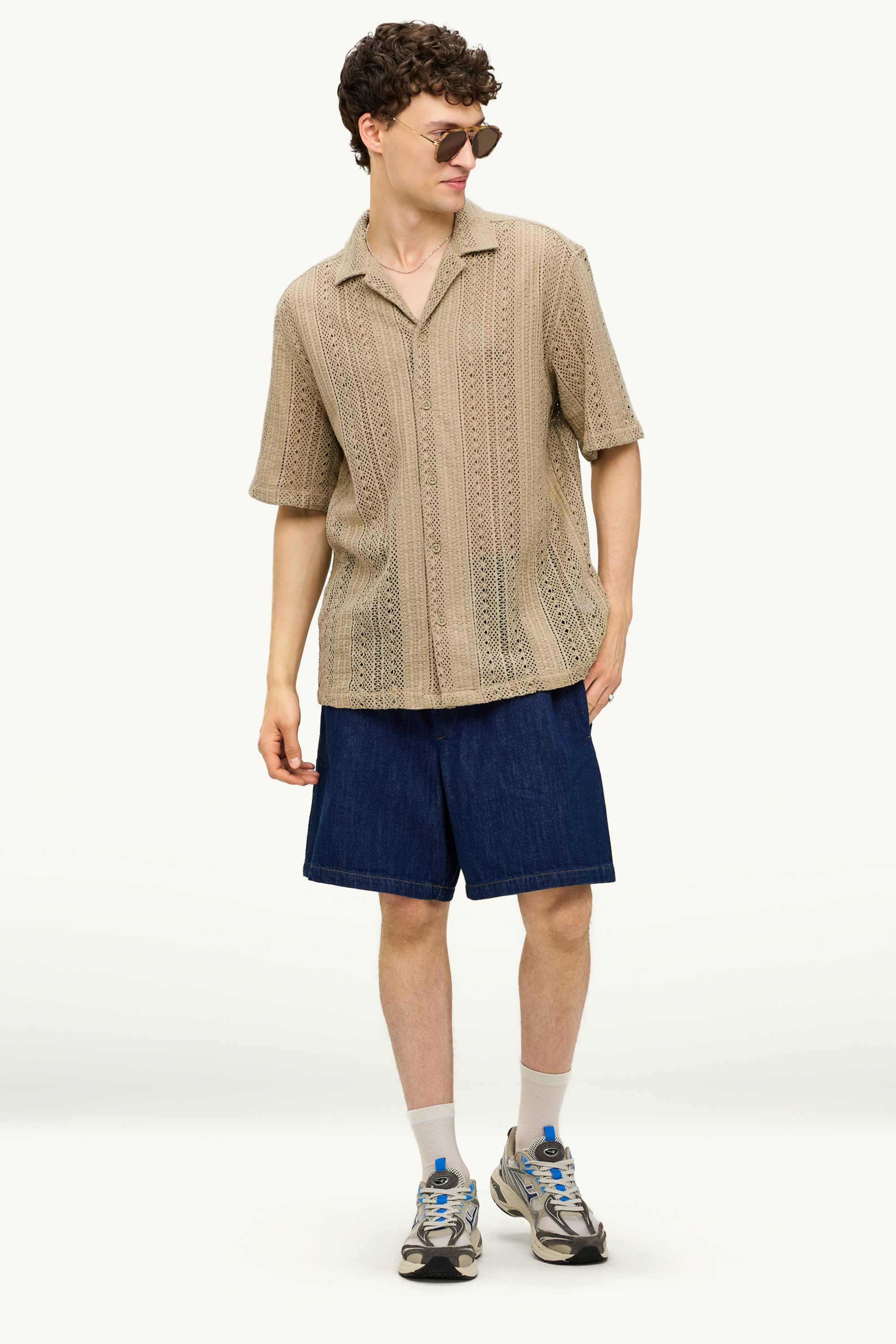 Knitted shirt - relaxed fit - lapel collar - striped beige