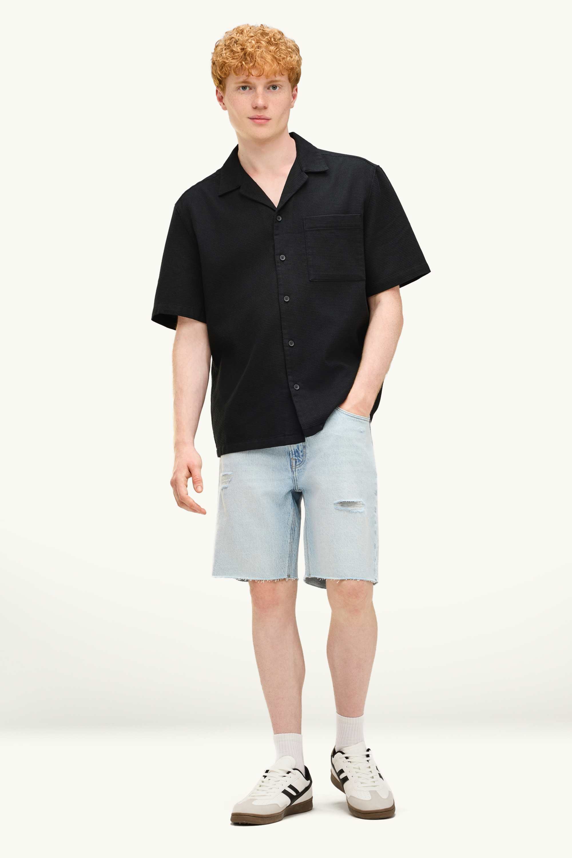 Shirt - relaxed fit - lapel collar - textured black
